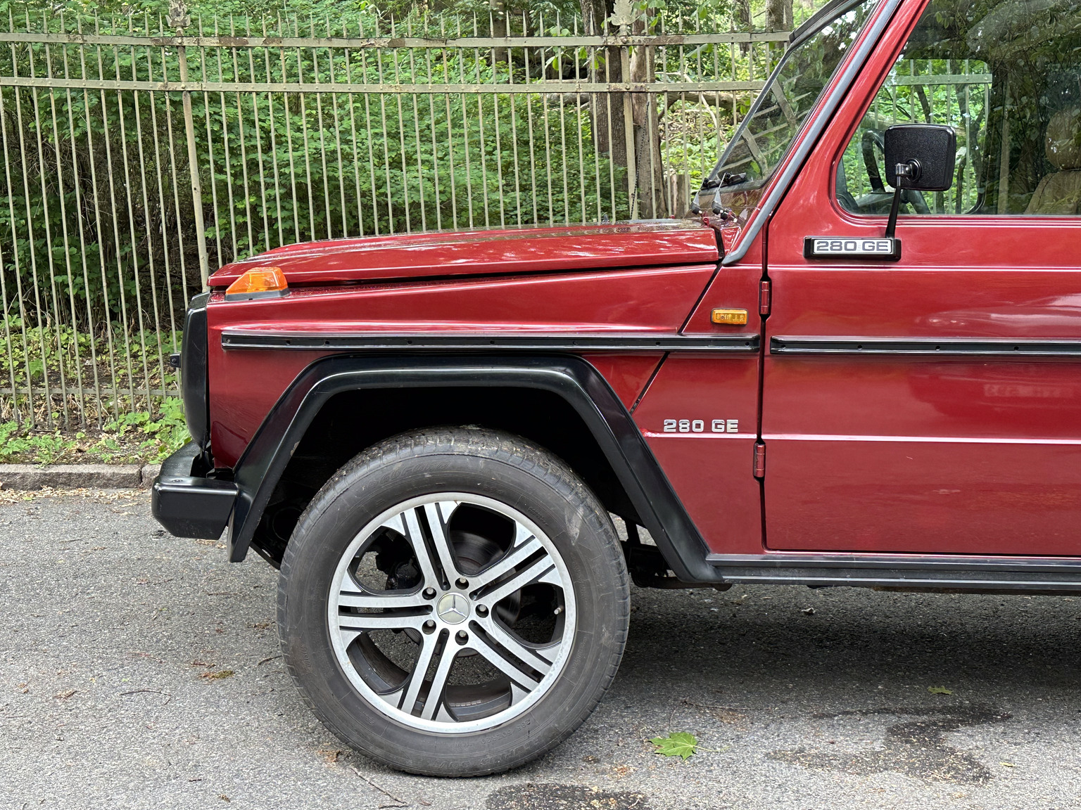 Exteriörbild på 1986 Mercedes 280 GE (7)