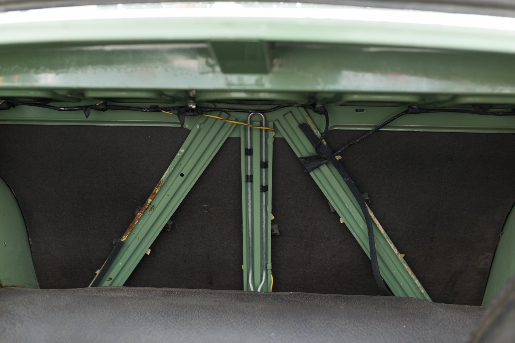 Interior image of 1959 Ford Consul (77)