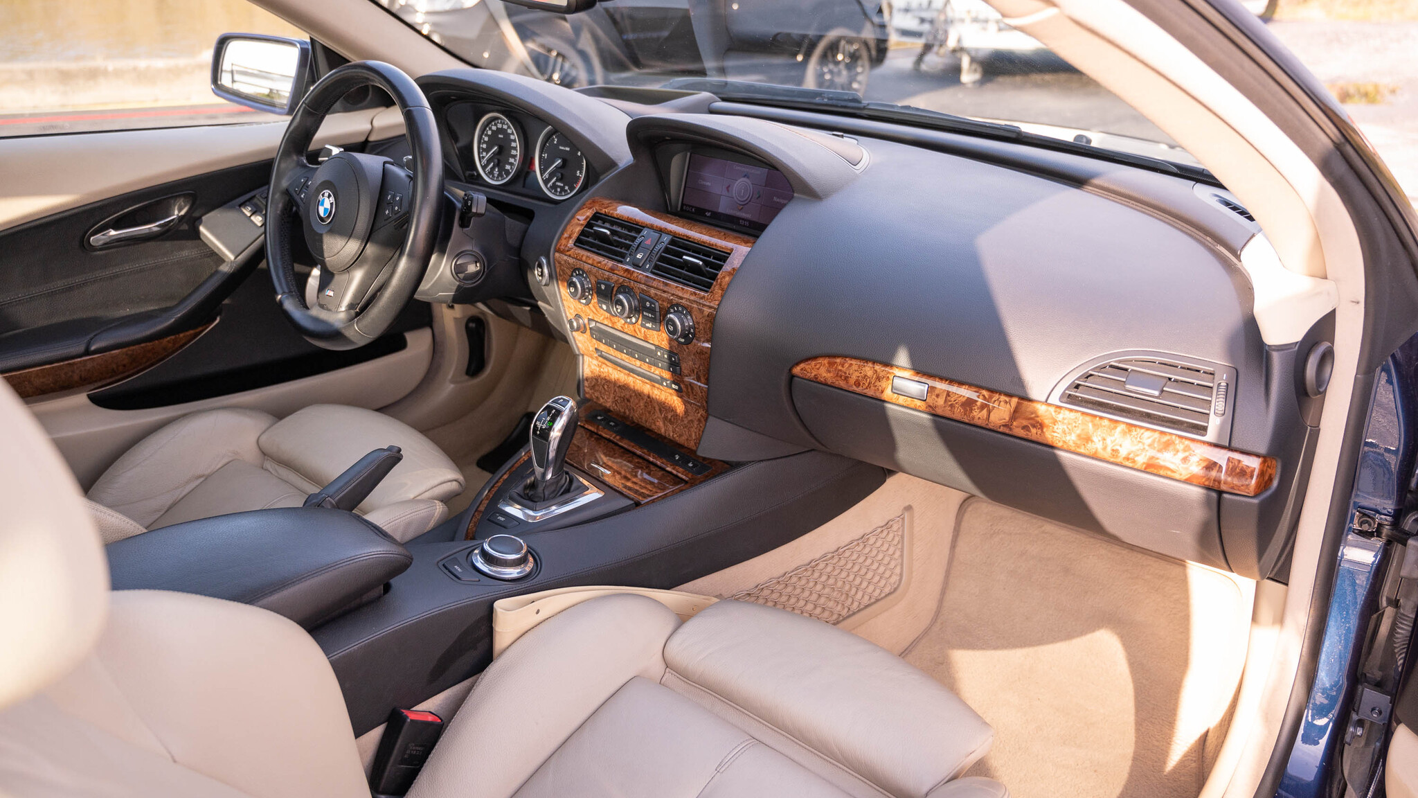 Interior image of 2008 BMW 635d  (15)