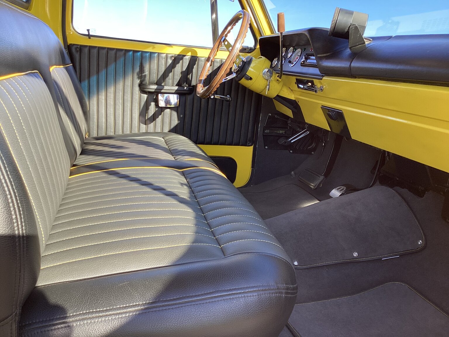 Interior image of 1971 Dodge D100