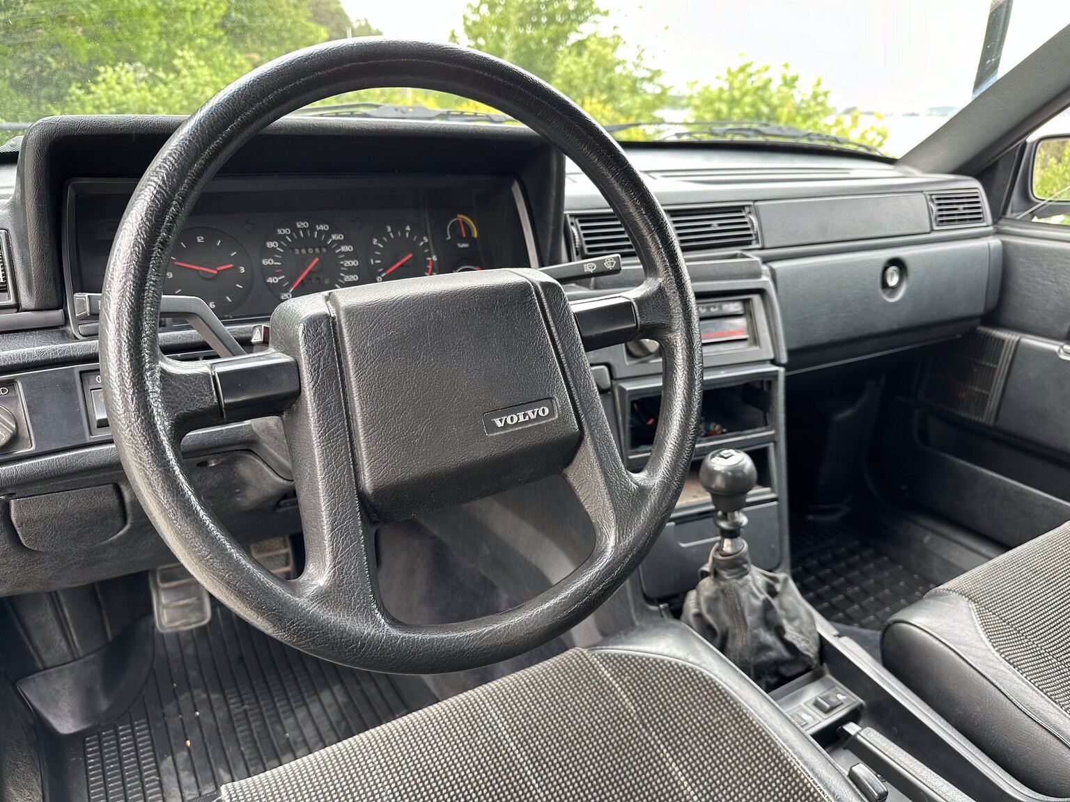 Interior image of 1988 Volvo 740 Turbo