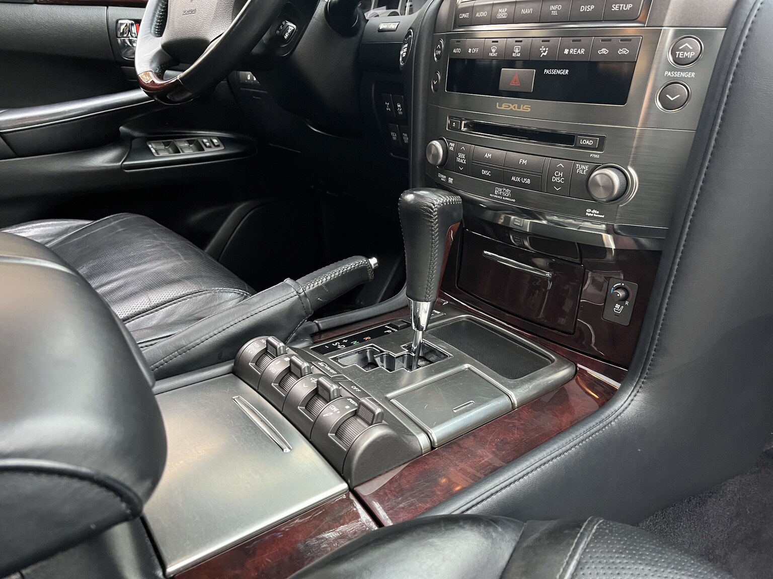 Interiörbild 2011 Lexus LX570