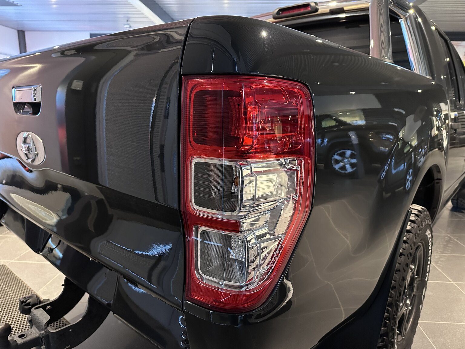 Exteriörbild på 2006 Nissan Navara A-traktor (14)