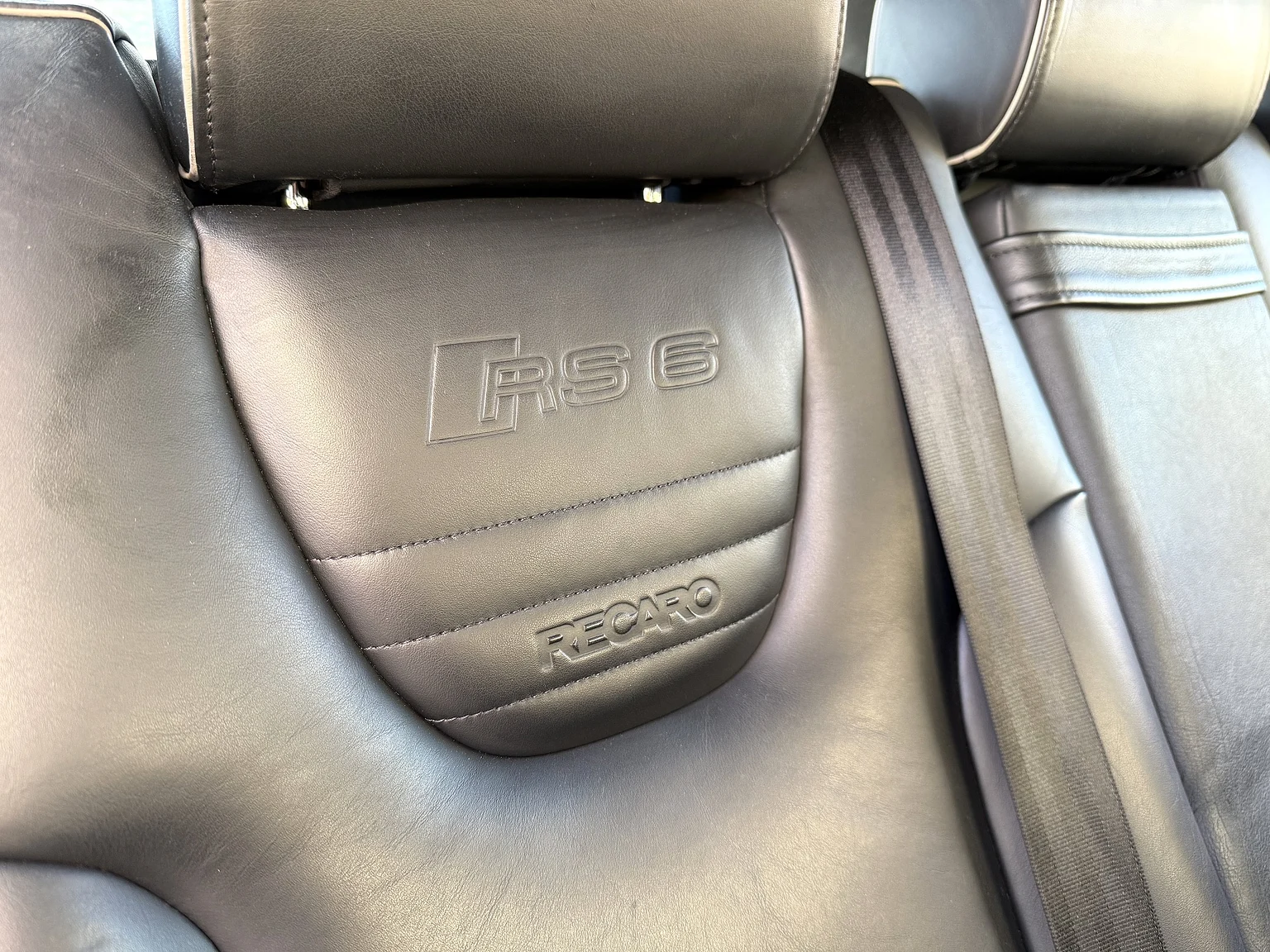 Interior image of 2002 Audi RS 6 Avant (81)