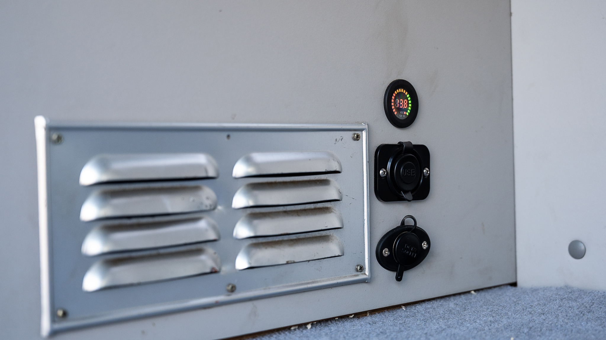 Interior image of 1992 Volkswagen T3 Kombi Syncro 16" Westfalia