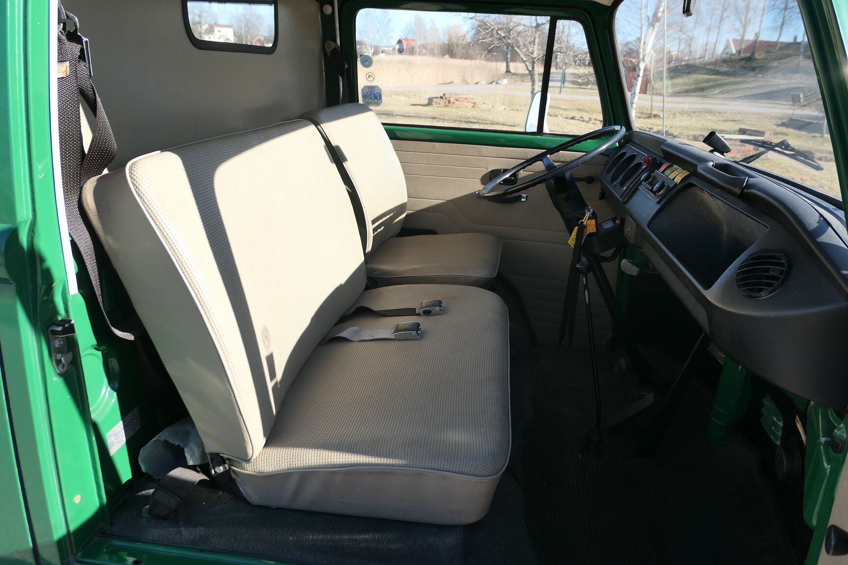 Interiörbild 1975 Volkswagen Transporter 1600 Minibuss