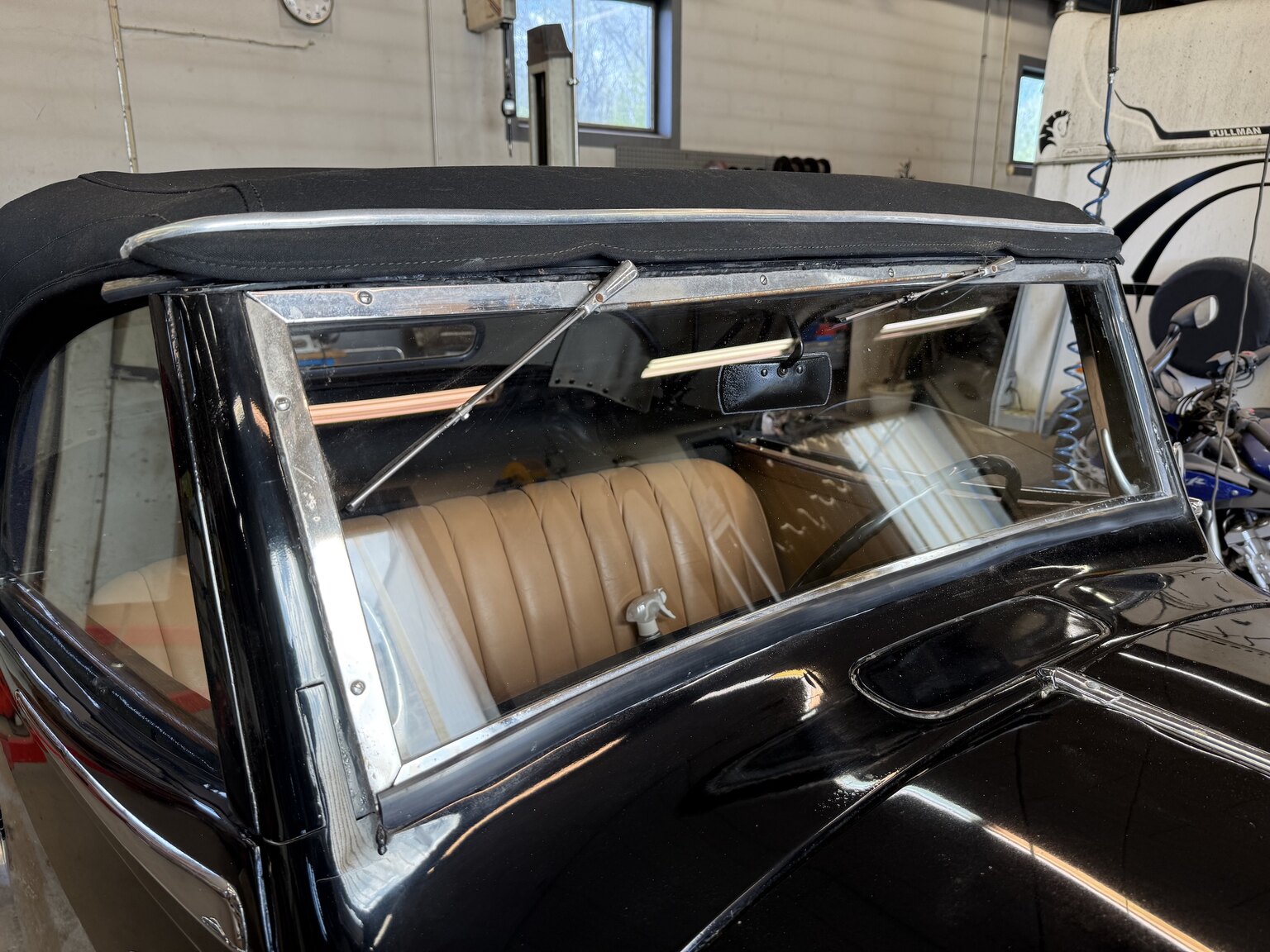 Exterior image of 1939 Citroën Berline 11 Sport Convertible