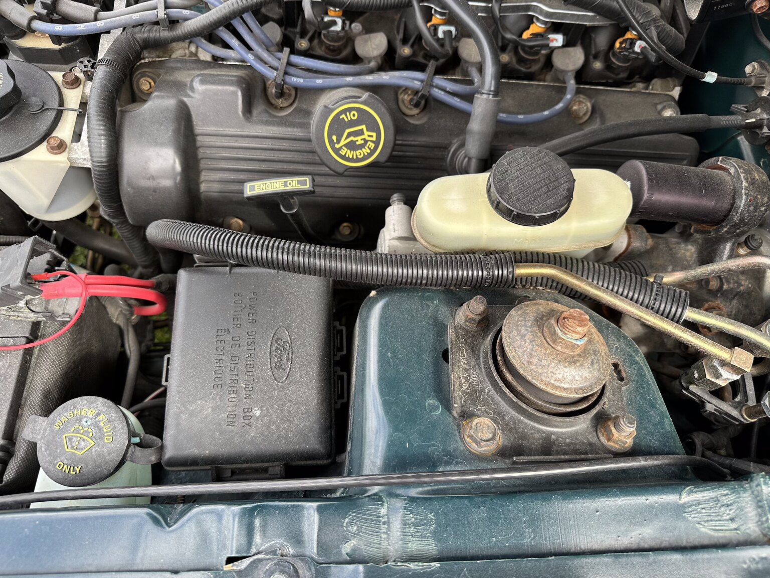 Image of 1998 Ford Mustang GT Convertible mechanics