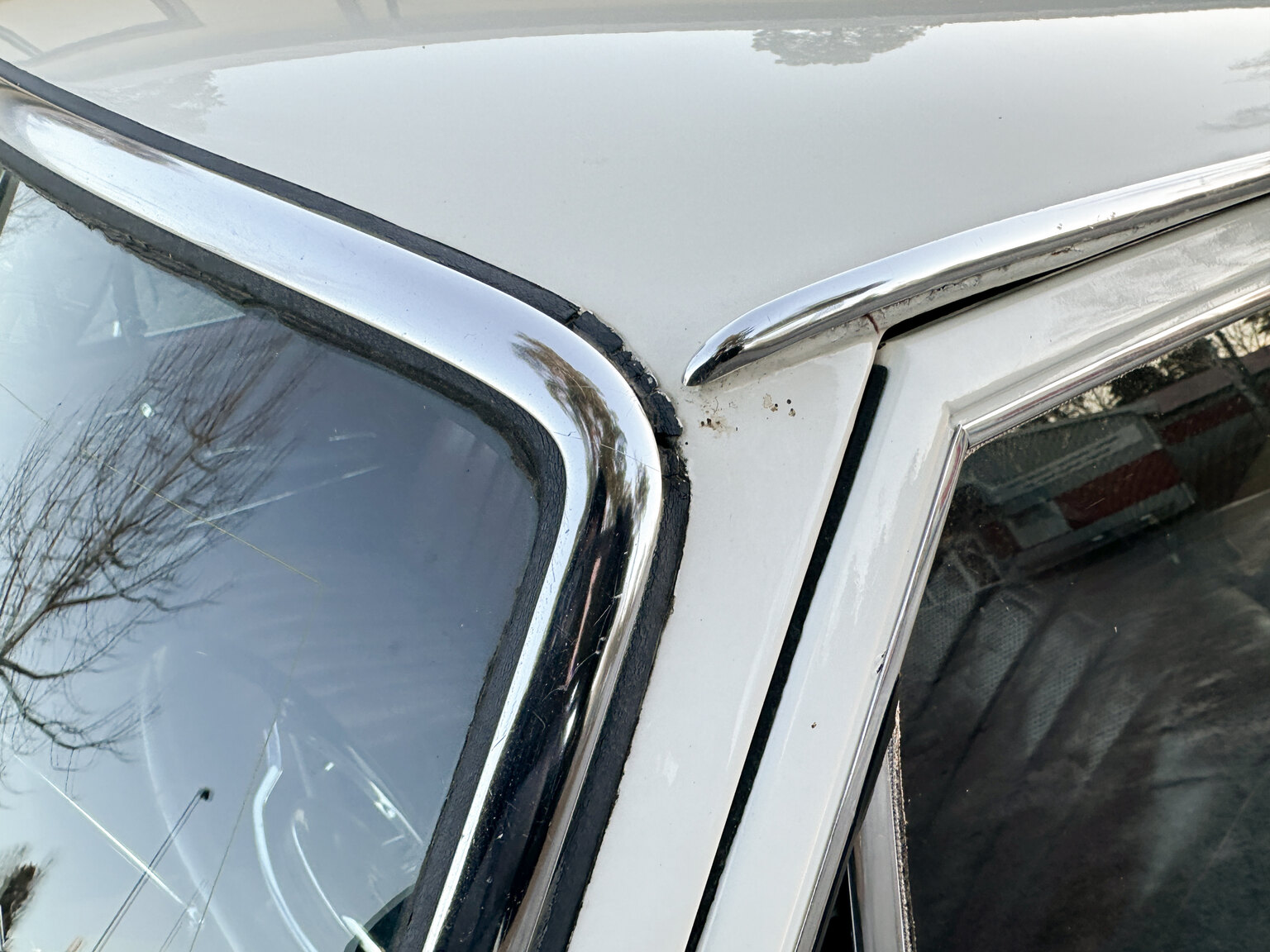 Exterior image of 1967 Mercedes-Benz 250 S