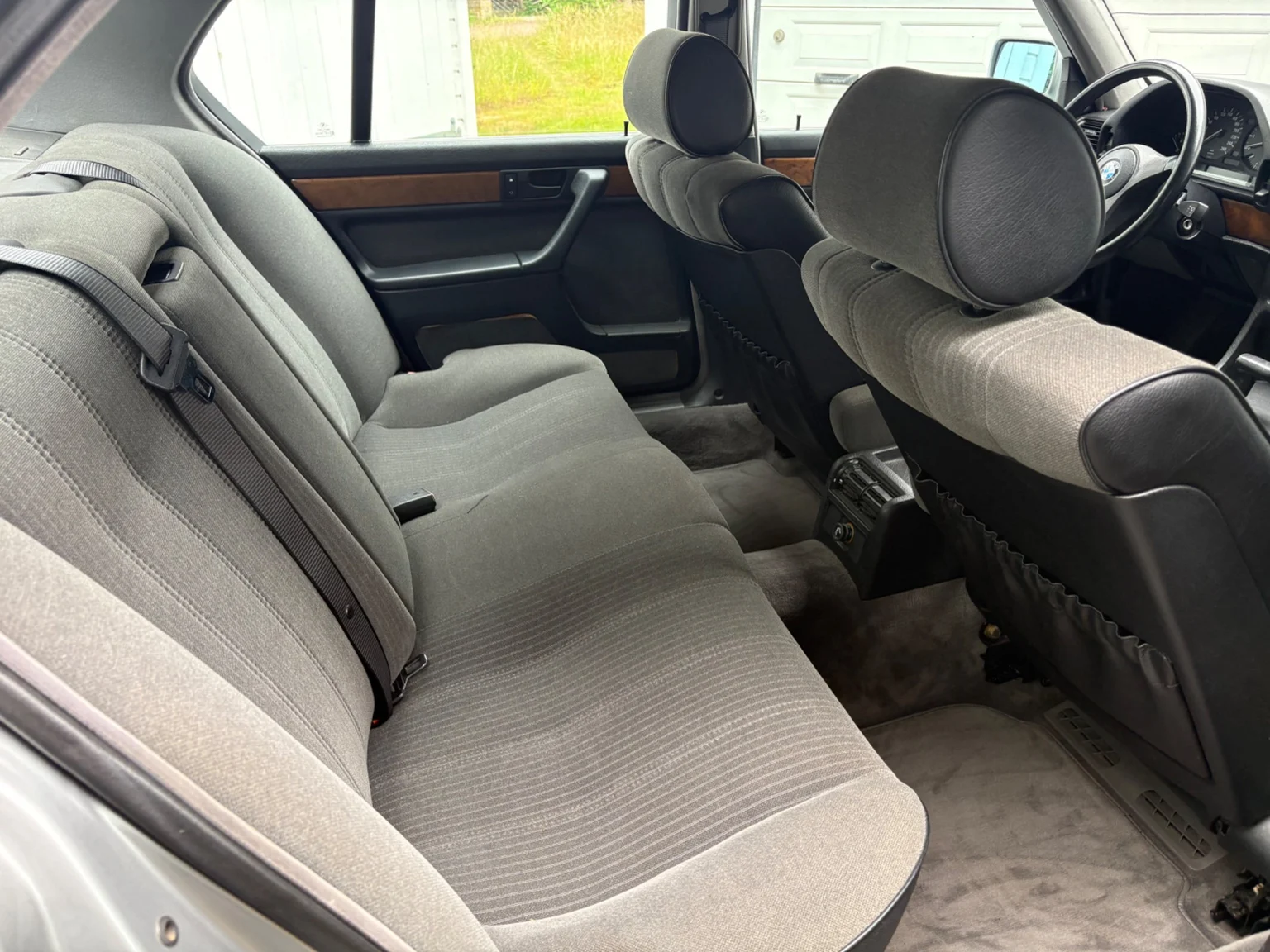 Interior image of 1988 BMW 730iA (4)