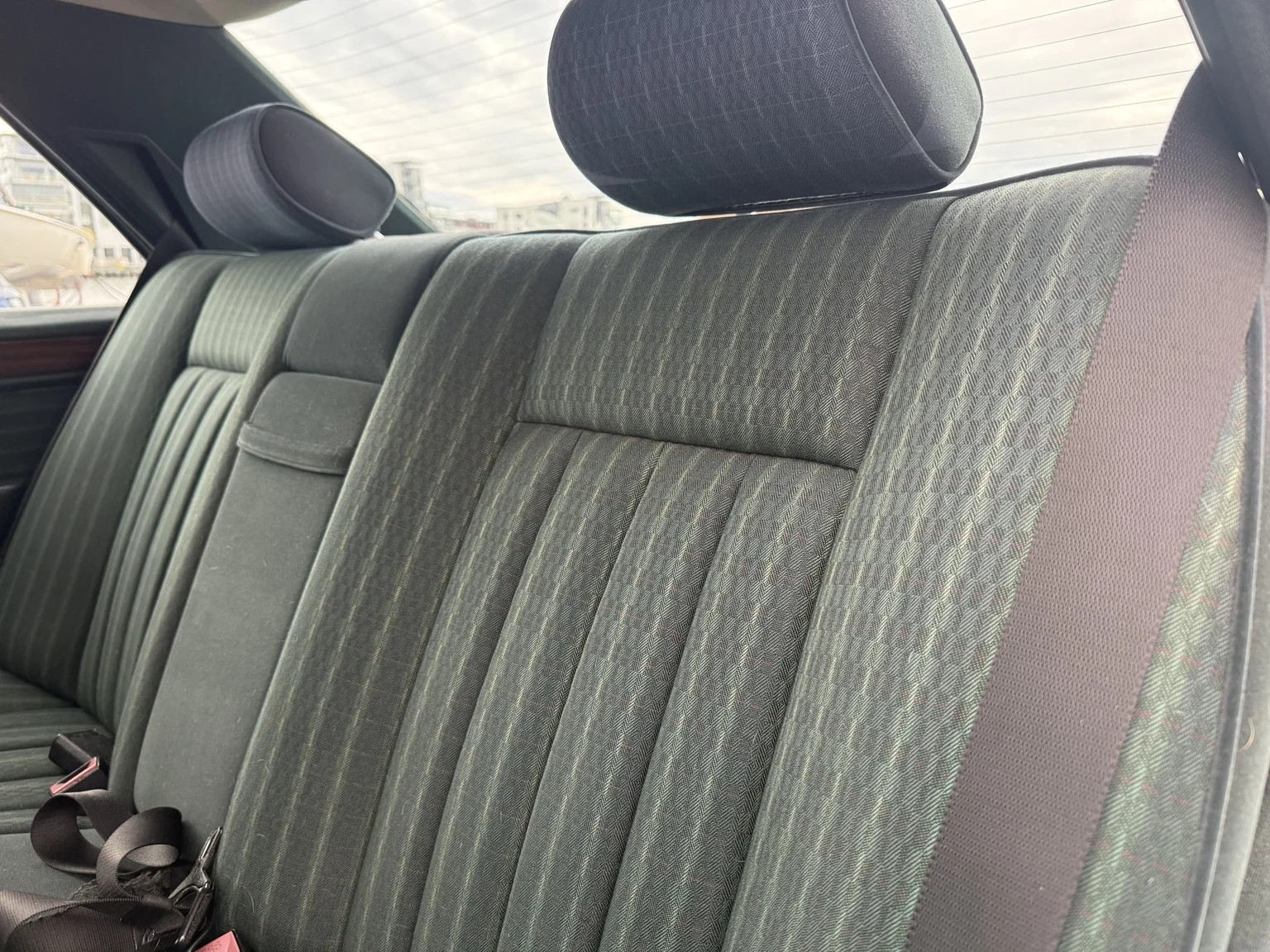 Interior image of 1991 Mercedes-Benz 300 E 4MATIC (24)
