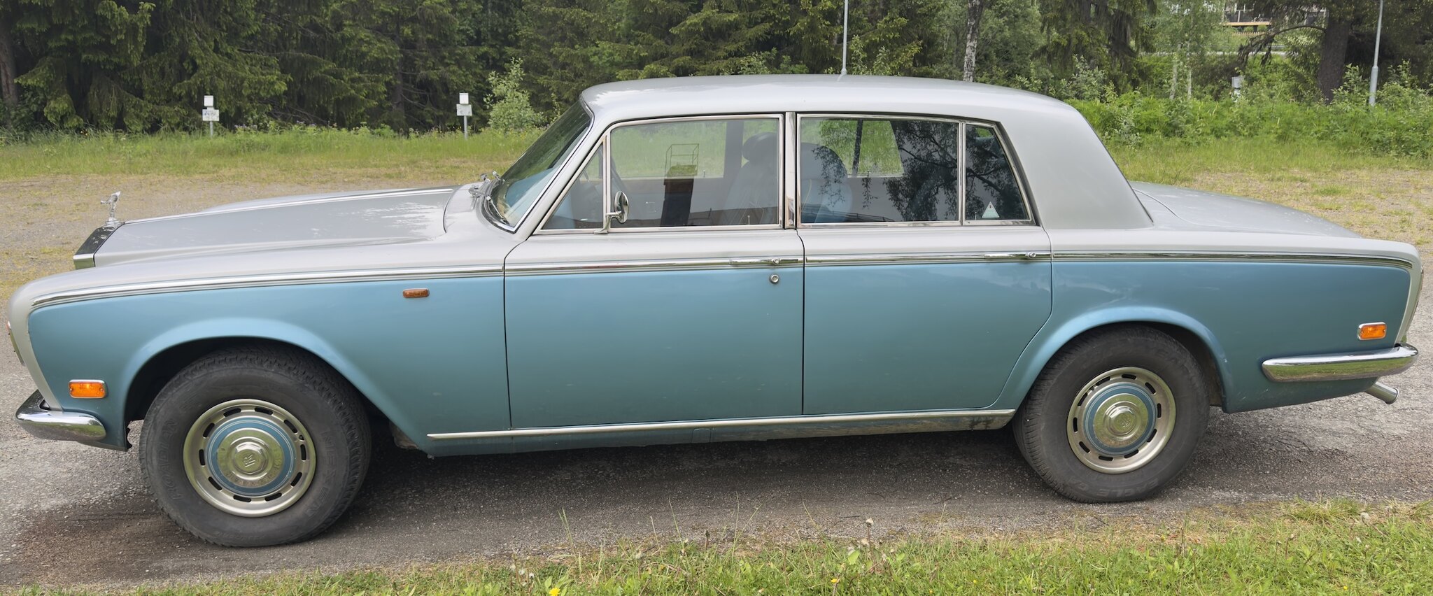Exterior image of 1976 Rolls-Royce Silver Shadow
