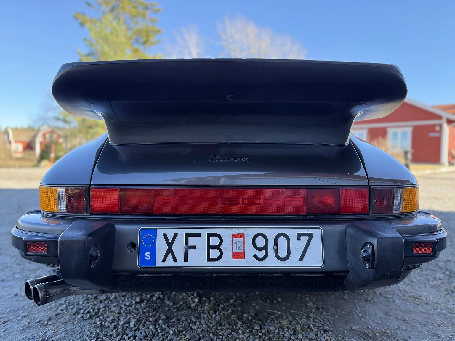 Exterior image of 1989 Porsche 911 / 930 3.3 Turbo 5-speed (27)