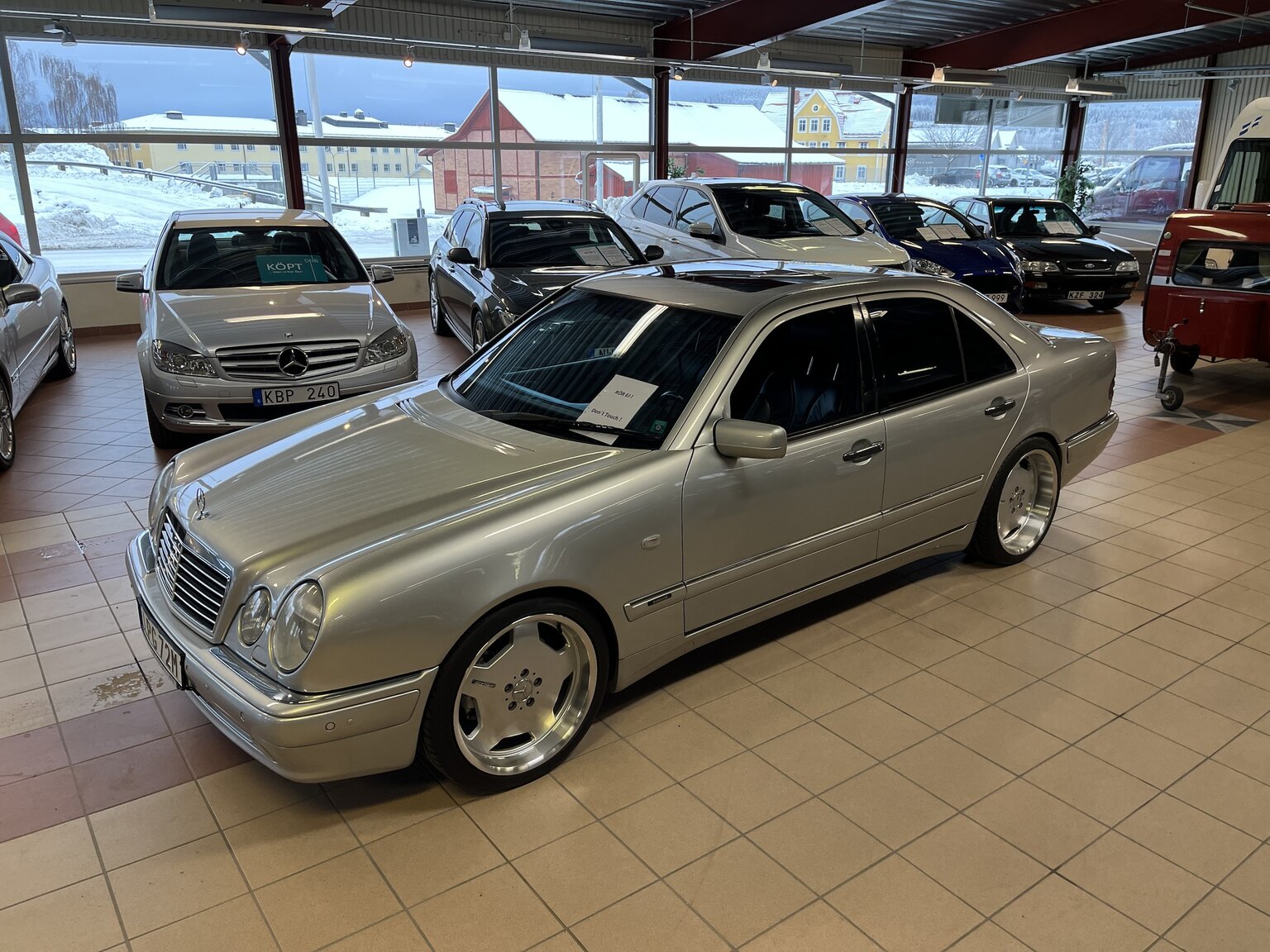 Exteriörbild på 1998 Mercedes-Benz E55 AMG