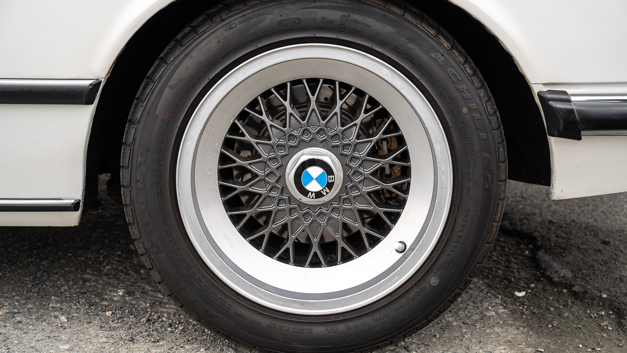 Exterior image of 1983 BMW 635 CSi