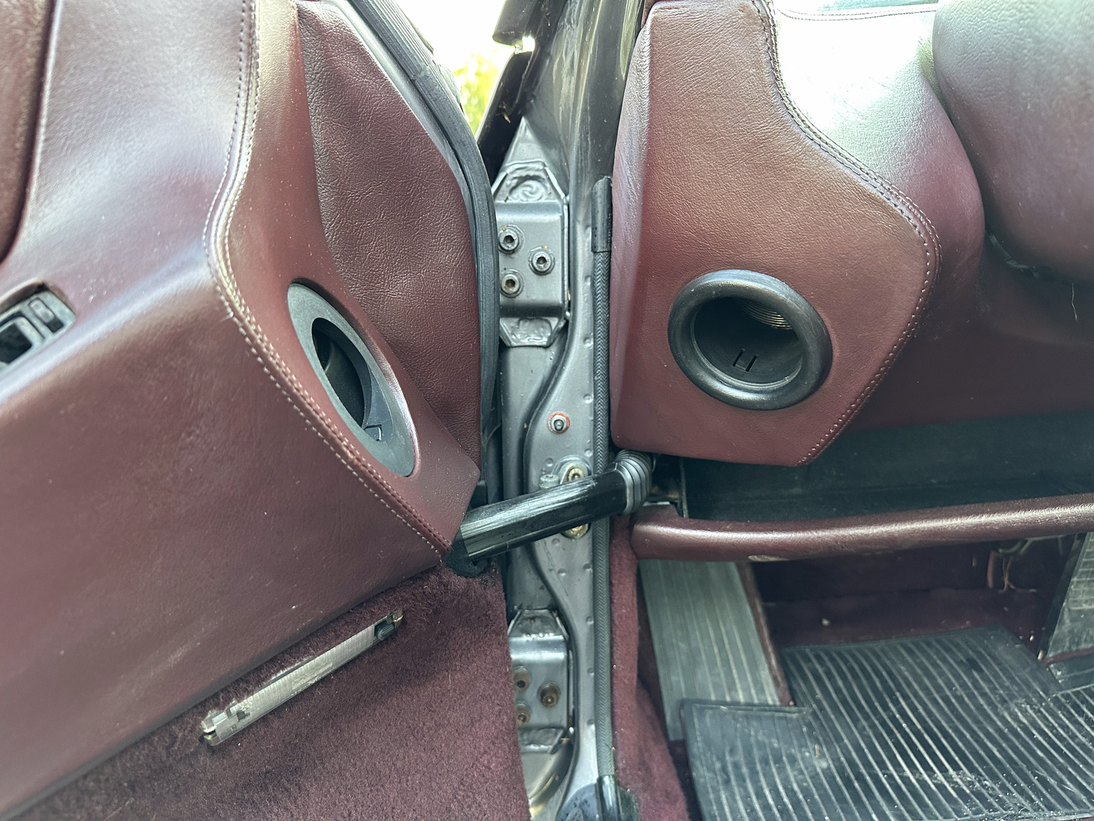Interior image of 1985 Porsche 928 (7)