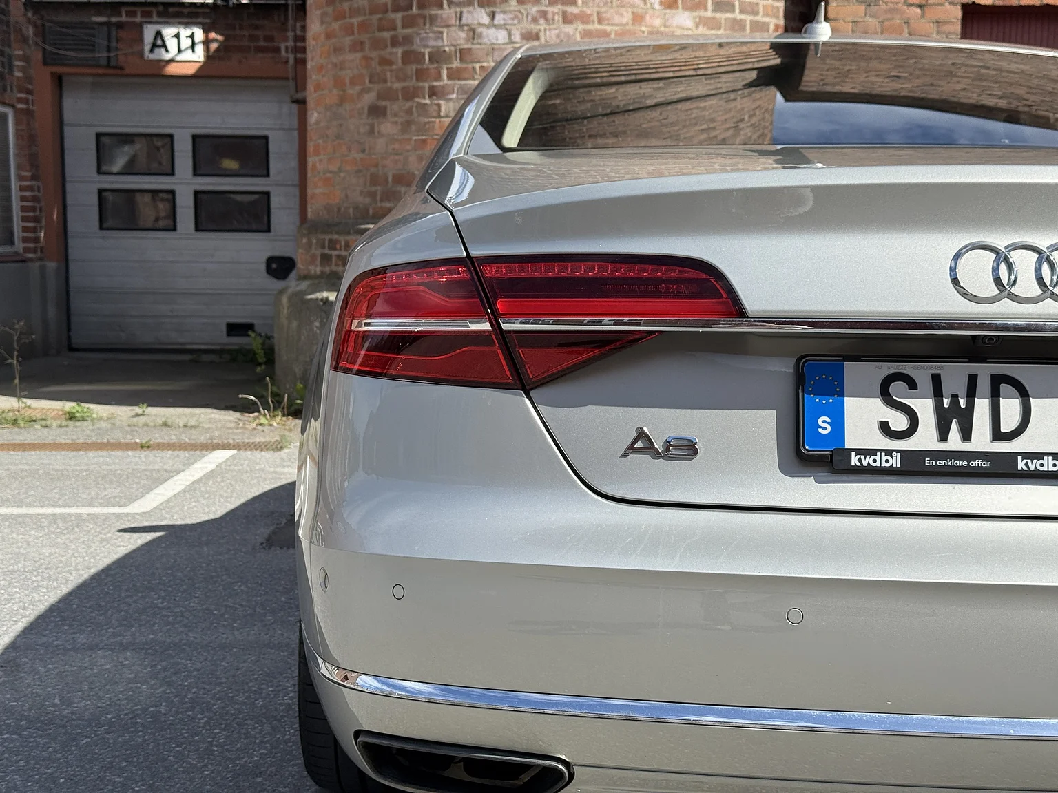 Exteriörbild på 2014 Audi A8 4.0 TFSI (37)