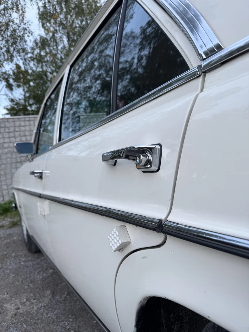 Aussenfoto 1972 Mercedes-Benz 200 (23)