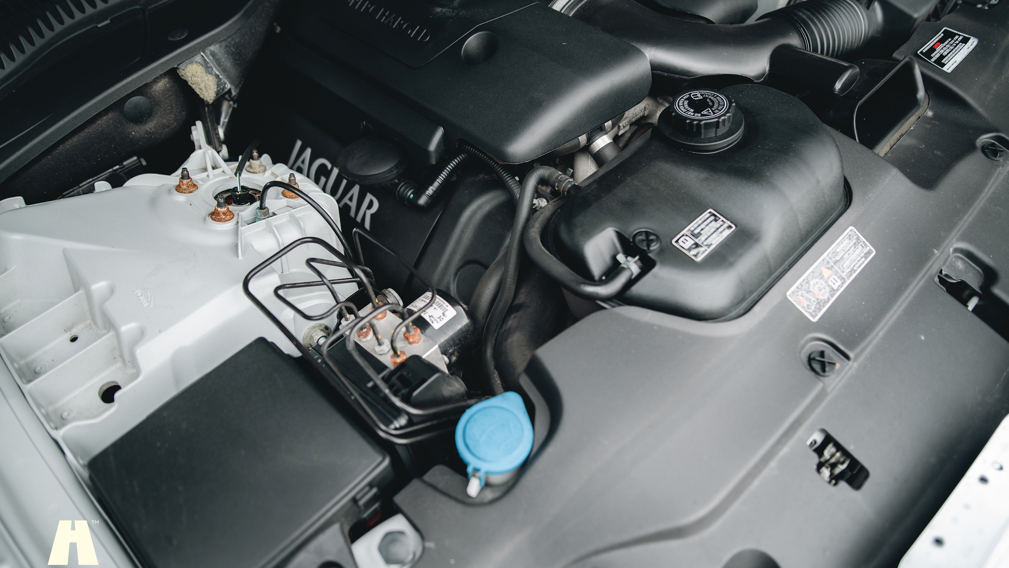 Image of 2003 Jaguar XJ Super V8 mechanics
