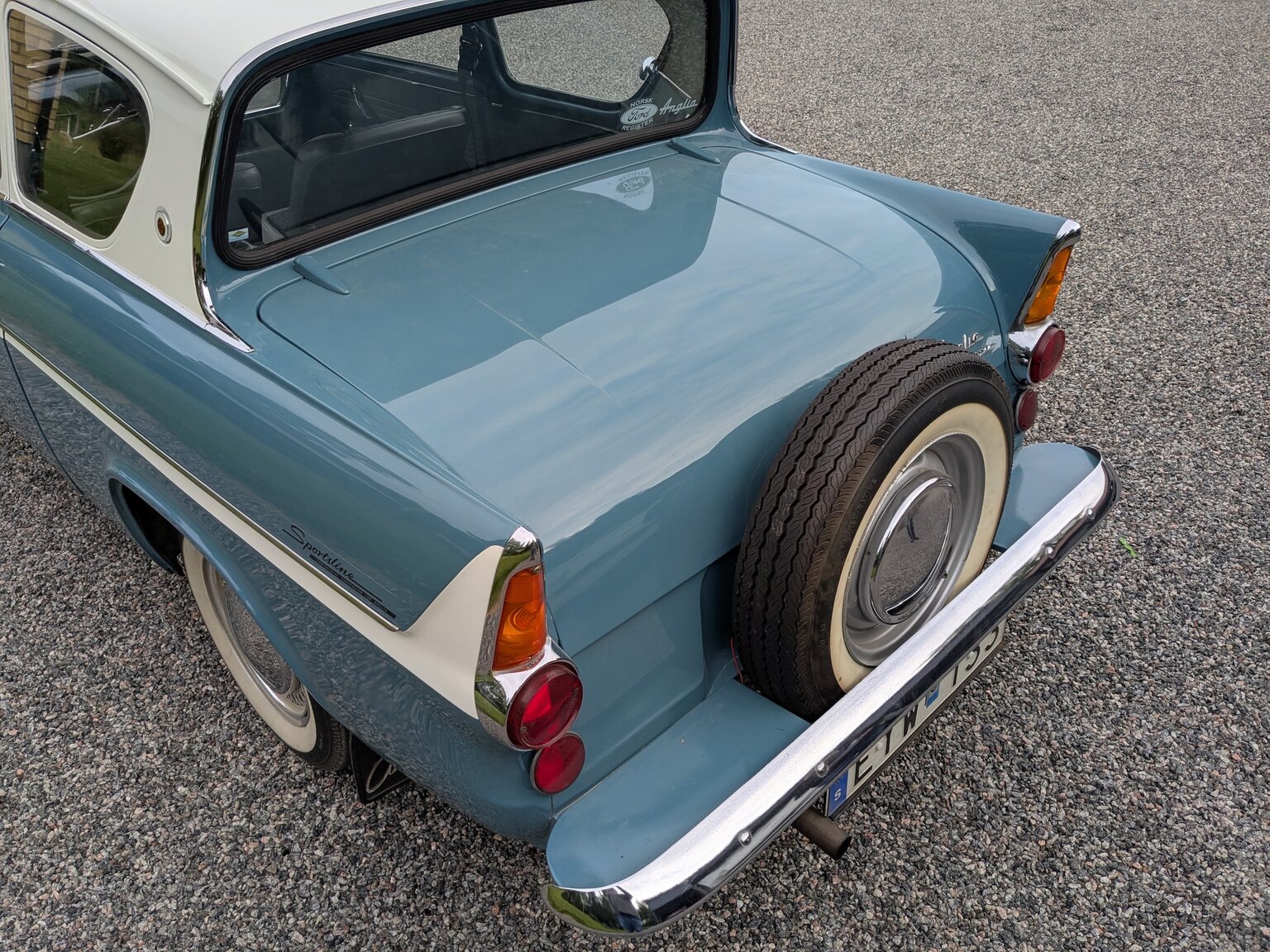 Exteriörbild på 1961 Ford Anglia Deluxe