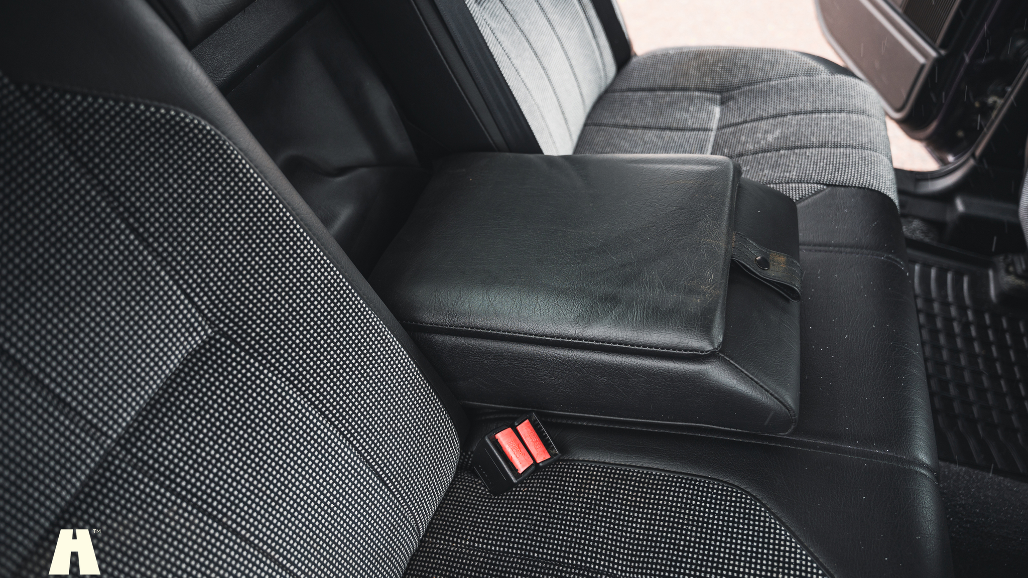 Interior image of 1995 Volvo 940 SE