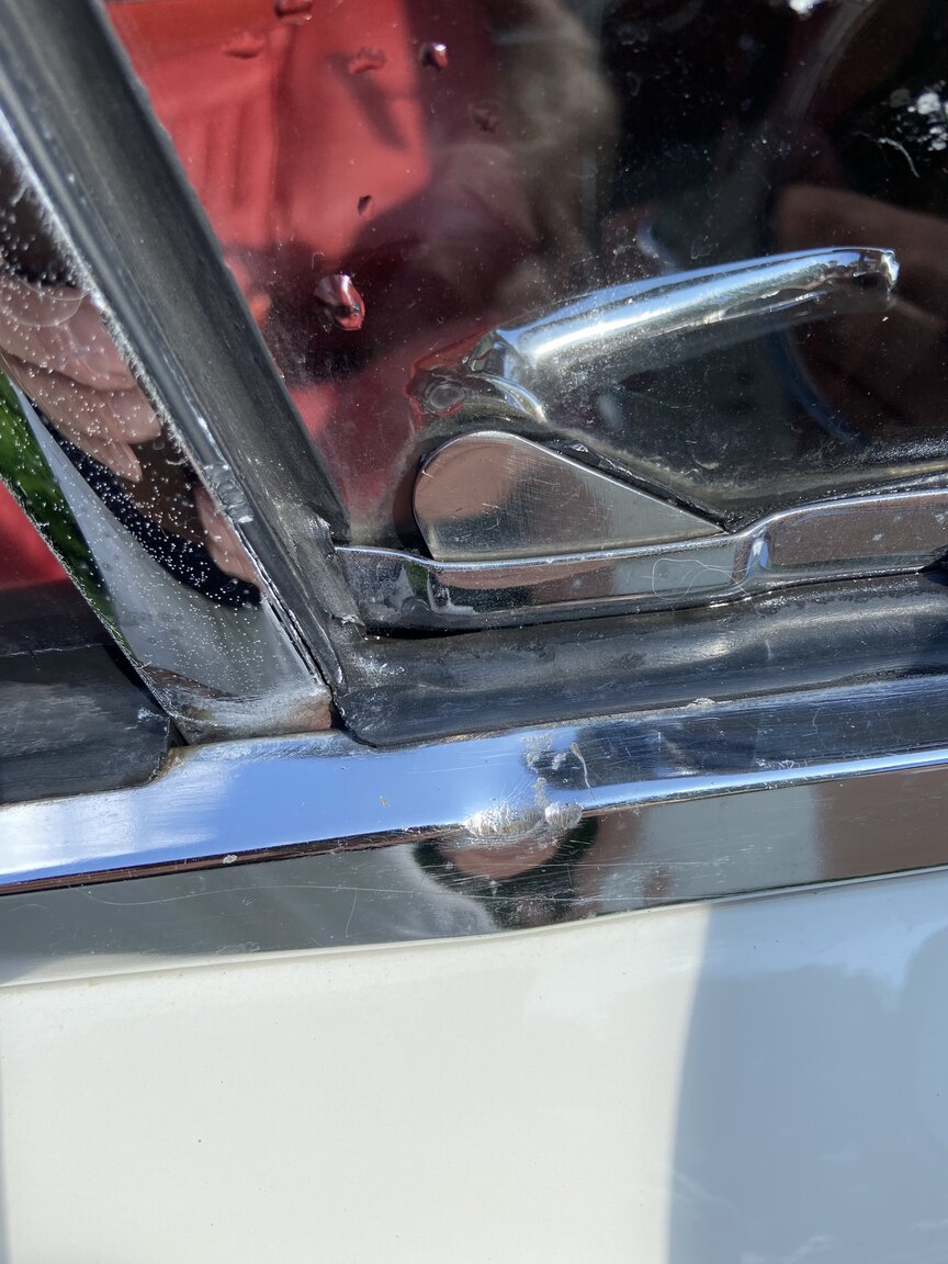 Exterior image of 1968 Volvo P1800 S