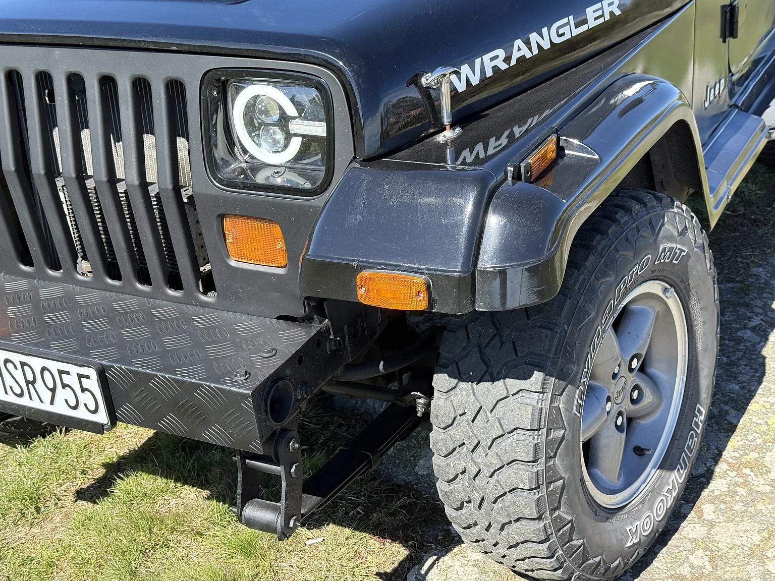 Exterior image of 1990 Jeep Wrangler Islander (13)
