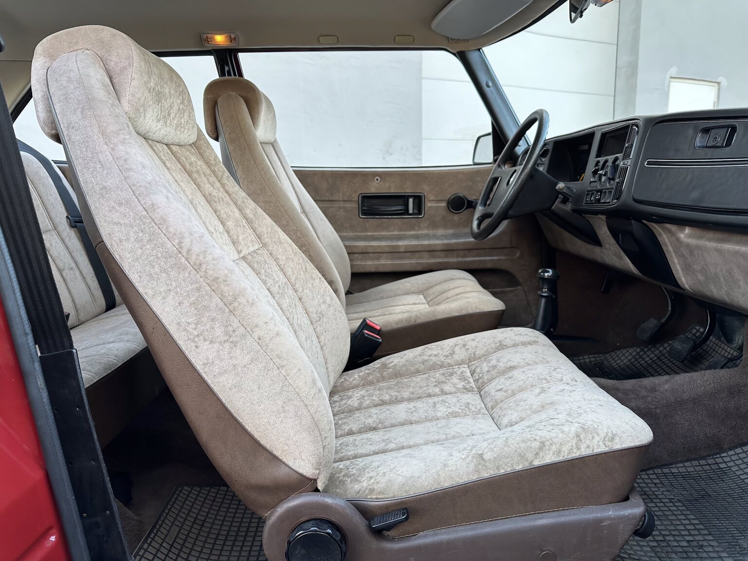 Interior image of 1984 Saab 900 GL