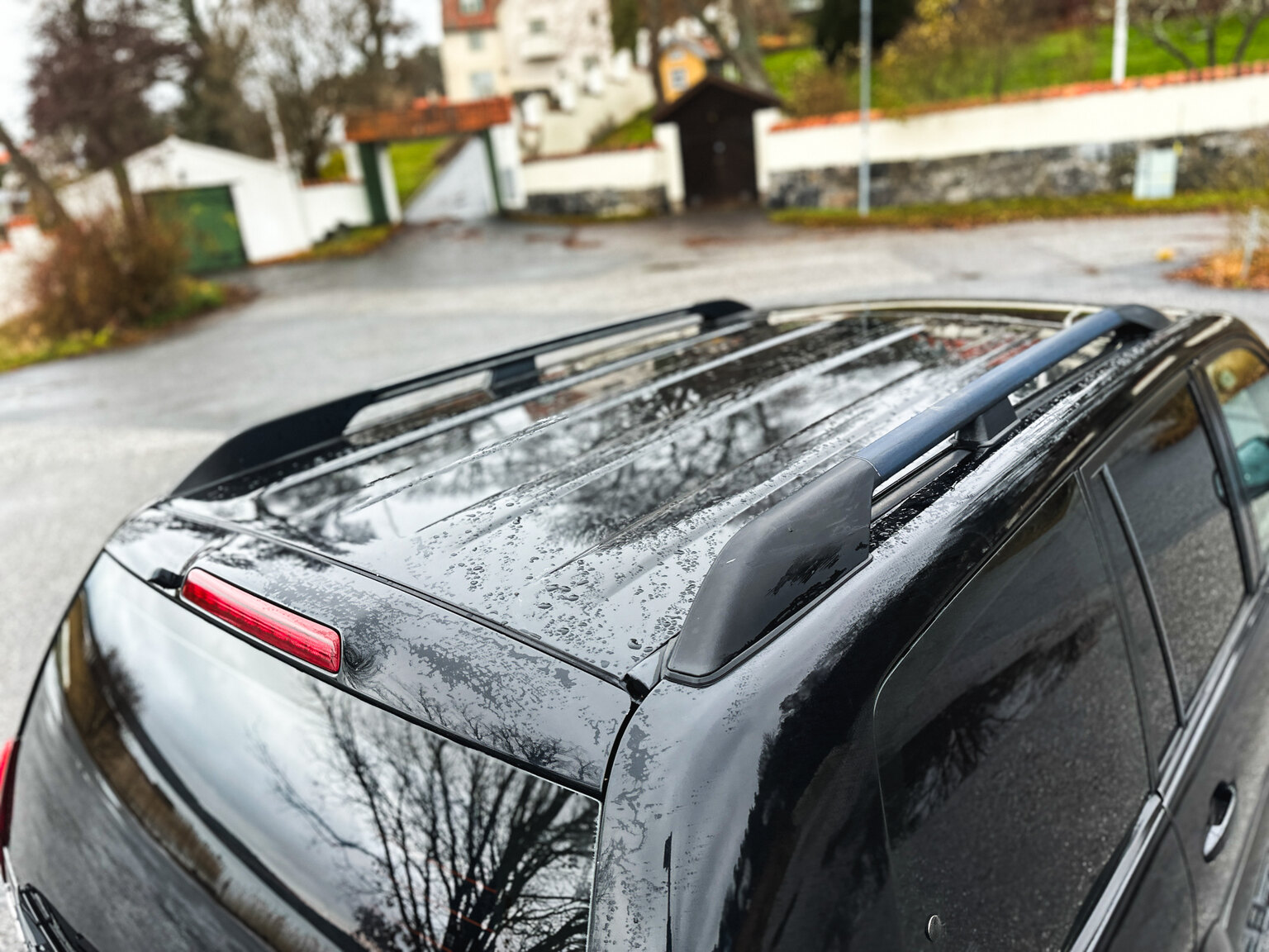 Exterior image of 2004 Toyota Land Cruiser