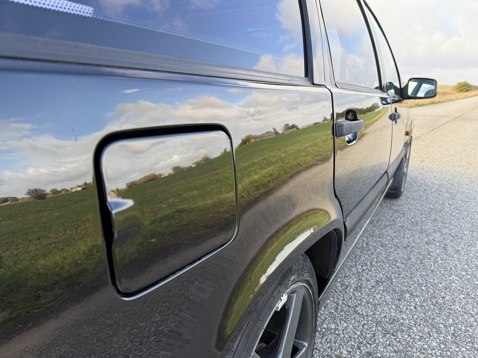 Exterior image of 1995 VOLVO 855 T5R T-5R