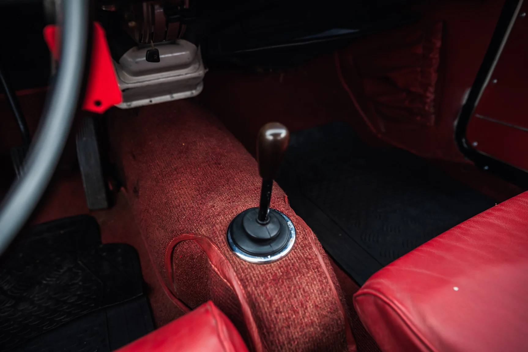 Interior image of 1964 Volvo P 1800S (32)