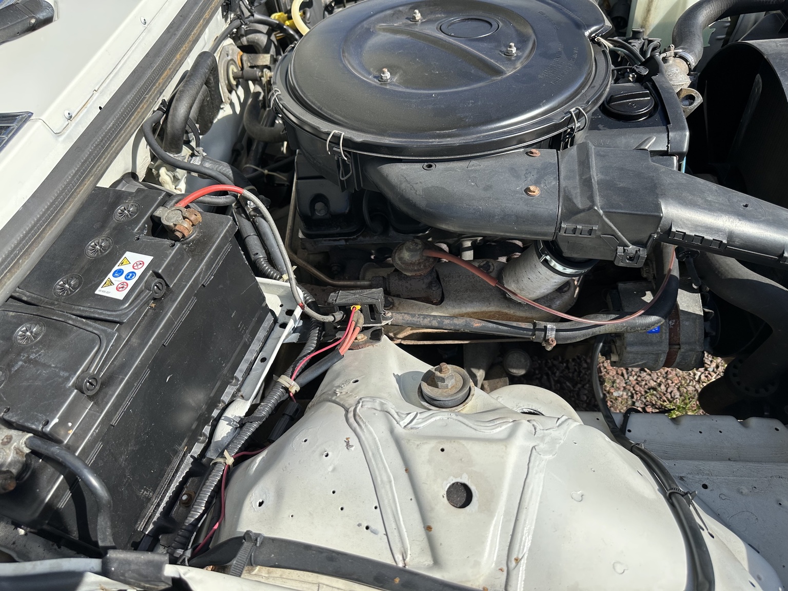 Image of 1985 Mercedes-Benz 200 mechanics