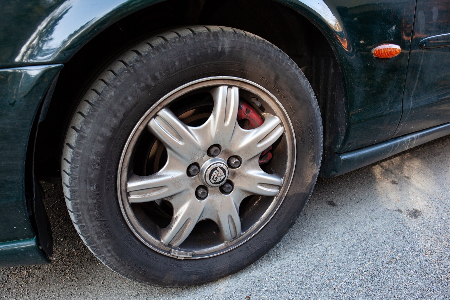 Exterior image of 1999 Jaguar S-Type V6