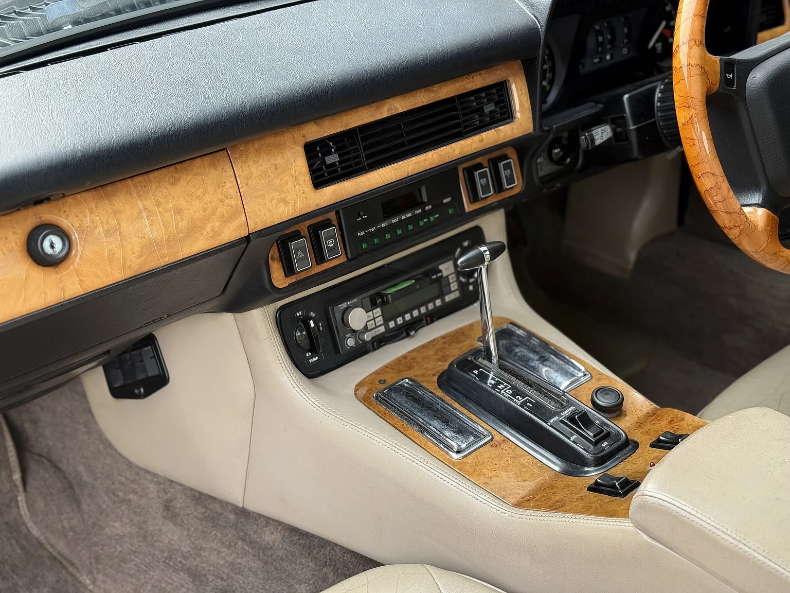 Innenraumfoto von 1985 Jaguar XJS HE (26)