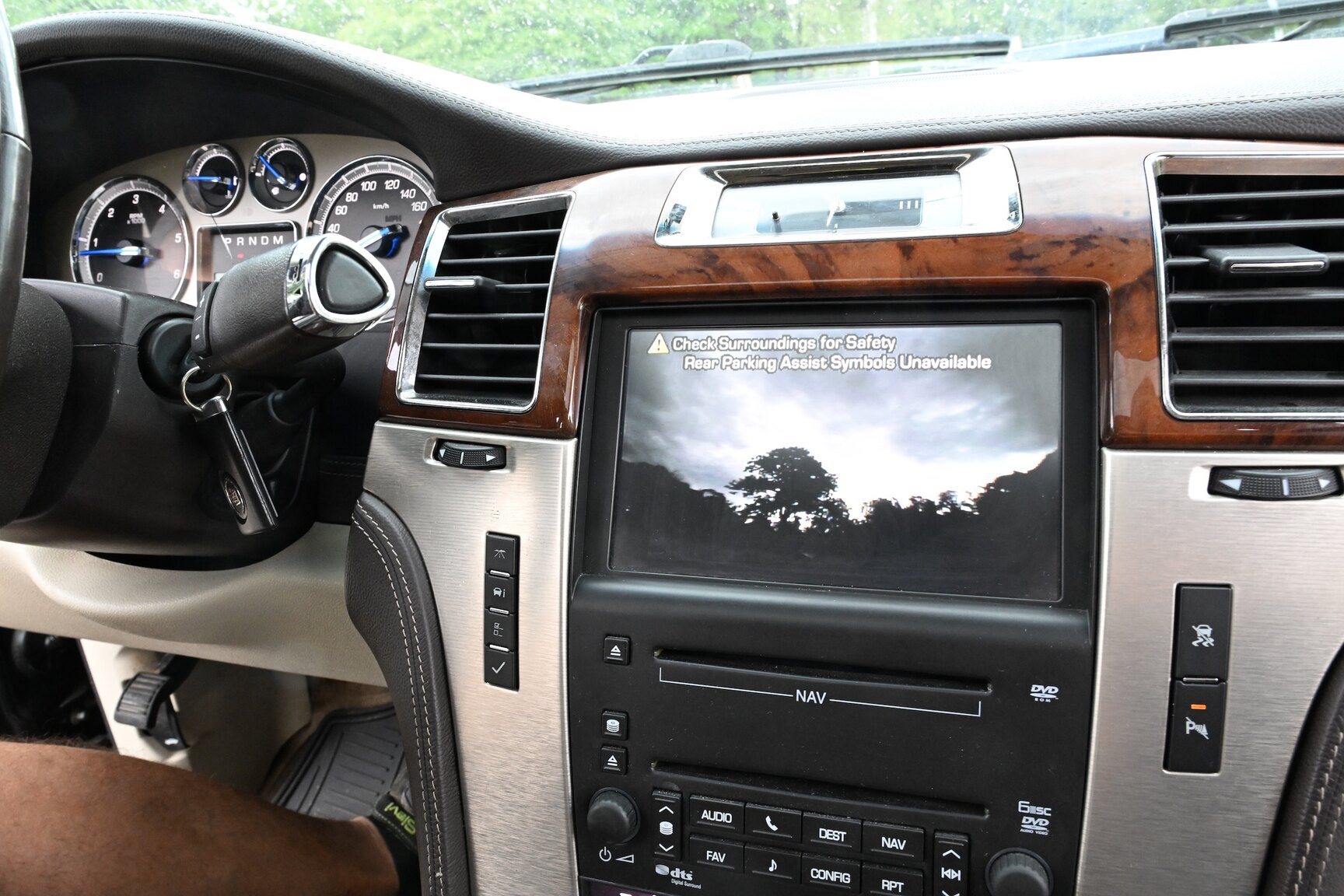 Interior image of 2010 Cadillac Escalade ESV 6.2 Flexfuel