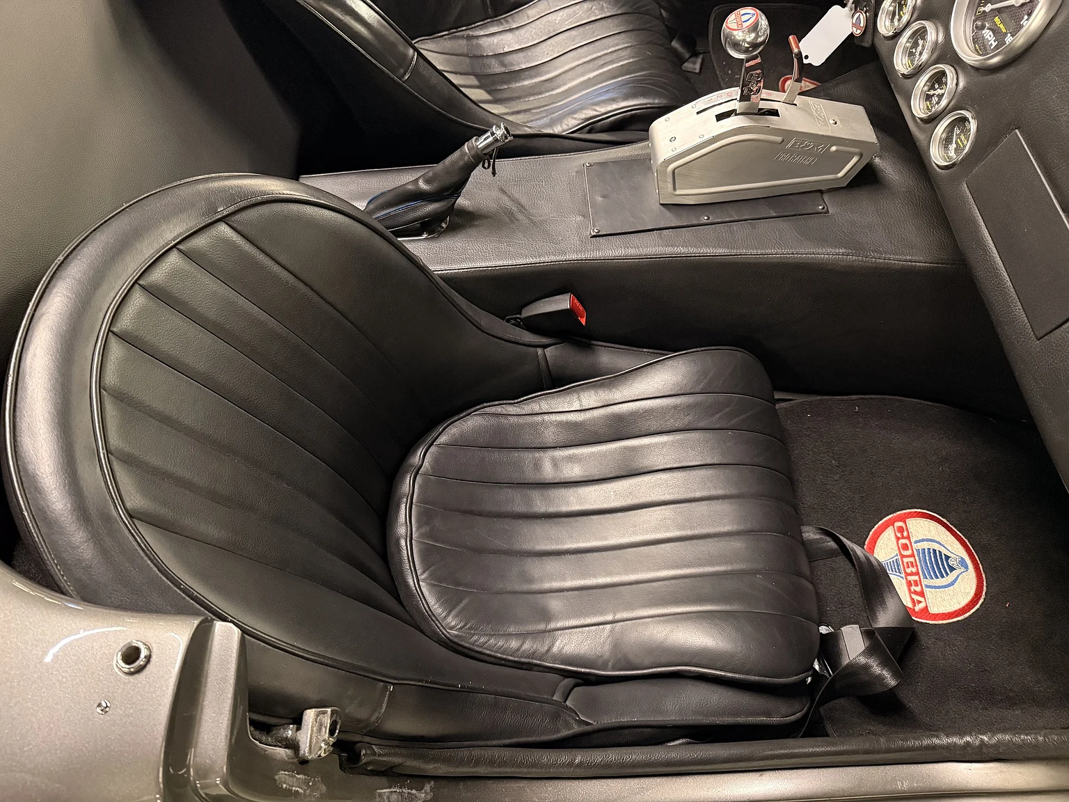 Interiörbild 2018 Superformance Cobra (12)