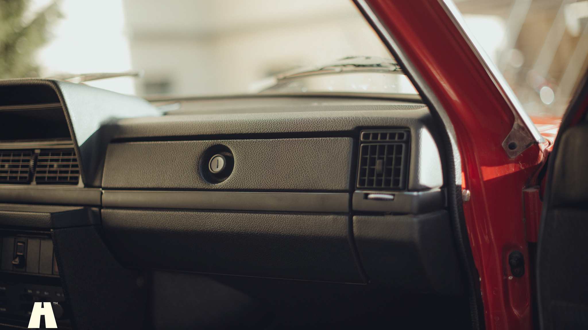 Interior image of 1988 Volvo 240 GL (64)