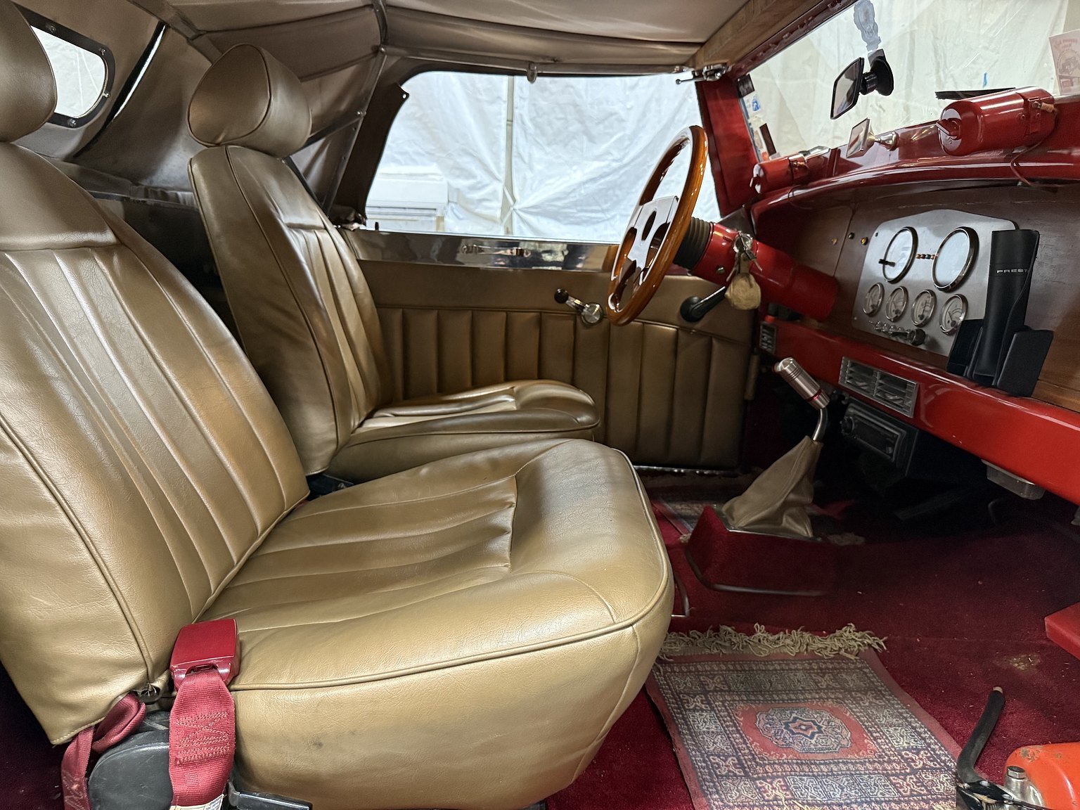 Interiörbild 1965 Duesenberg Roadster/StreetRod Replika 