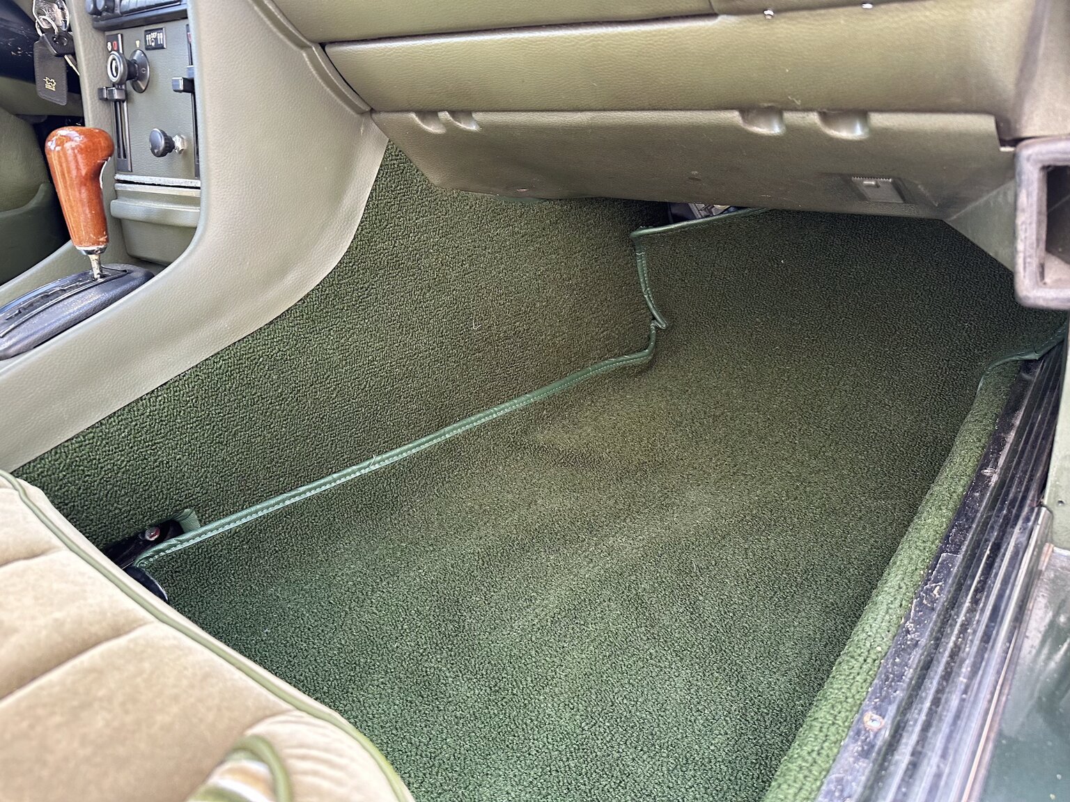 Interior image of 1974 Mercedes Benz 450 SLC (30)