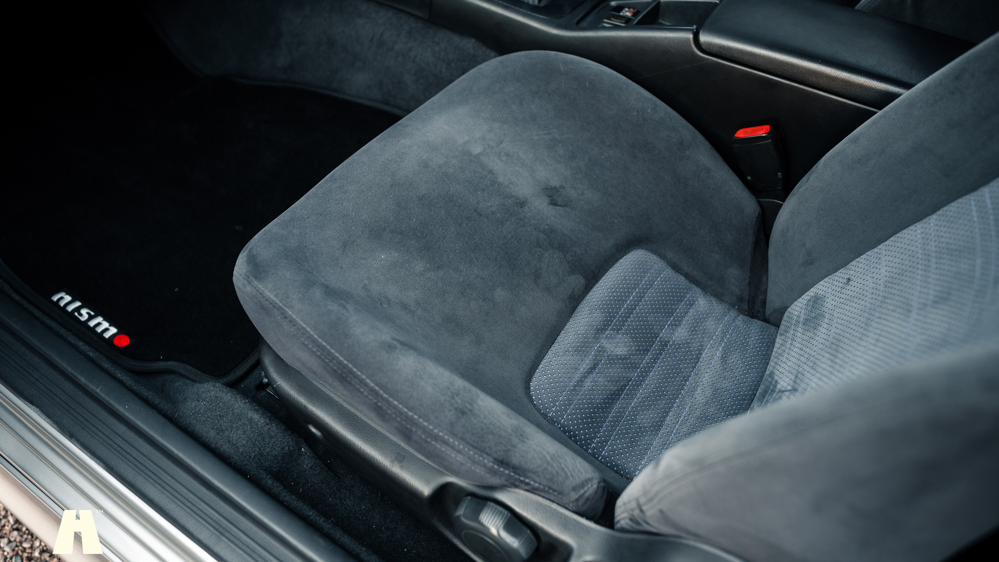 Interior image of 1996 Nissan Skyline R33 GT-R