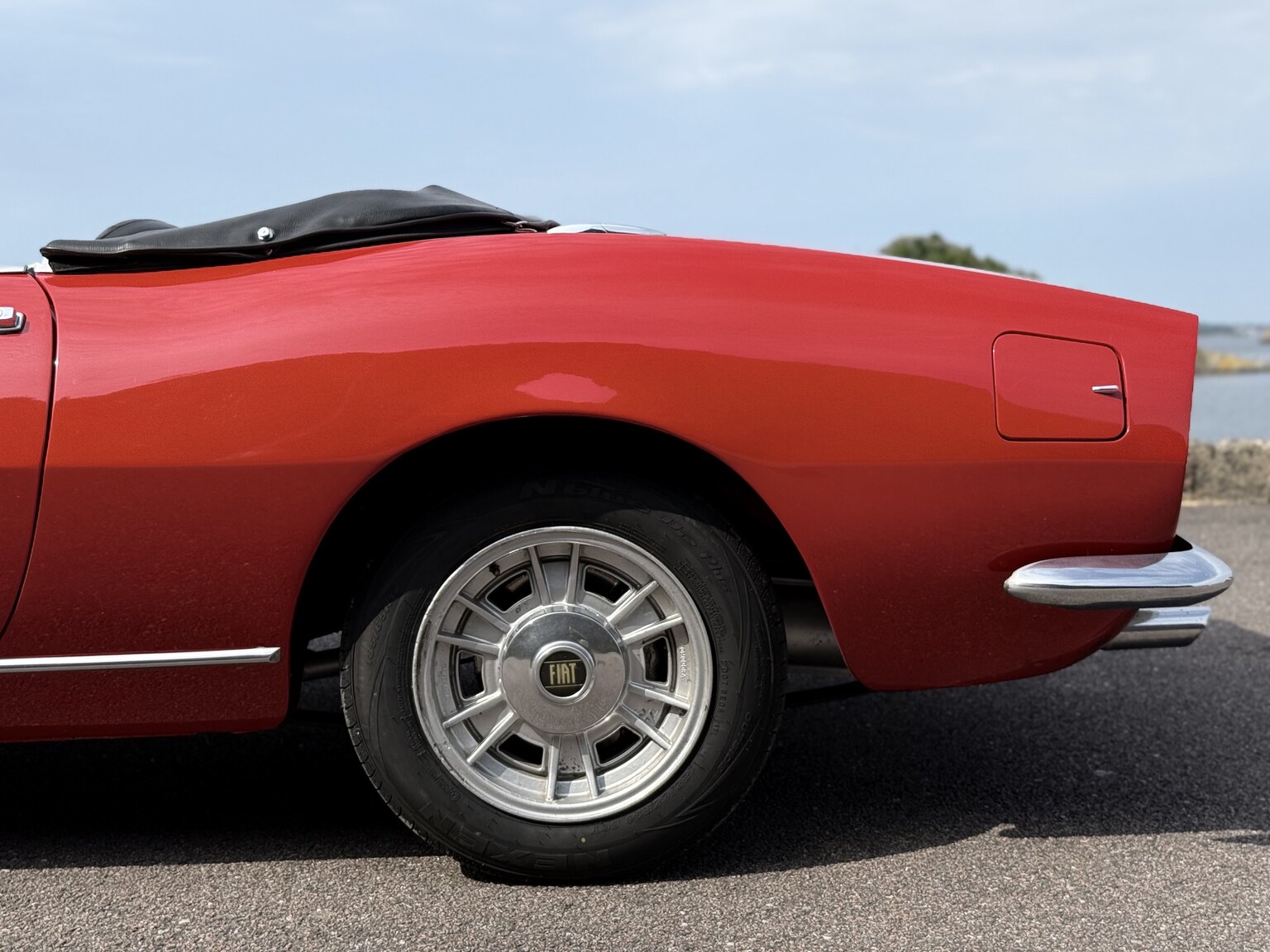 Exterior image of 1968 Fiat Dino Spider