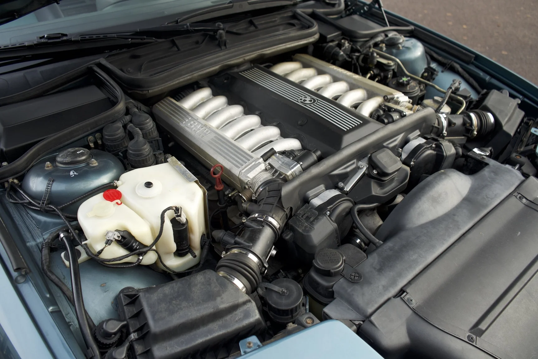 Image of 1992 BMW 850i 6-speed manual - 1 of 49 mechanics (9)