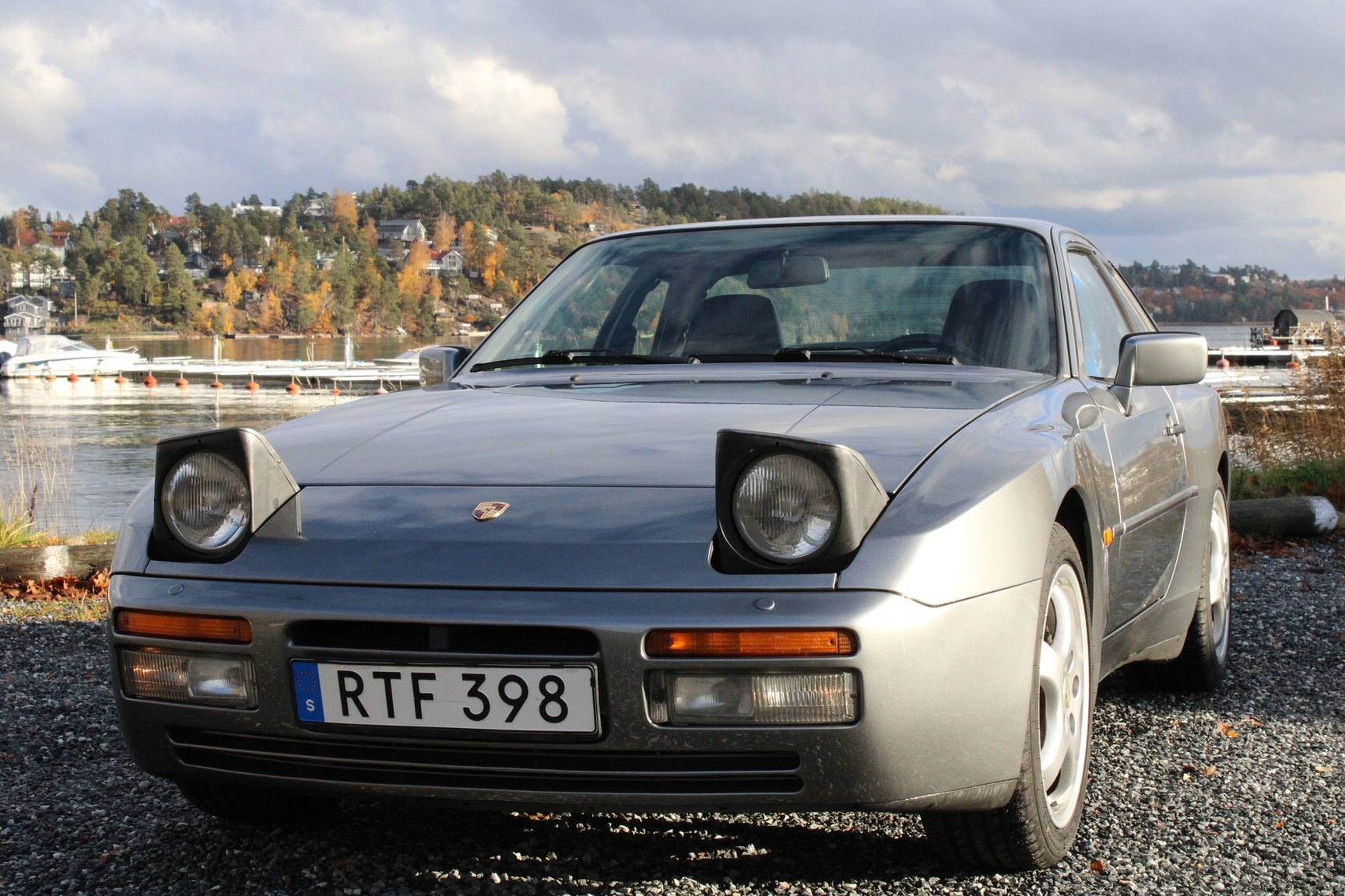 Exterior image of 1991 PORSCHE 944 S2