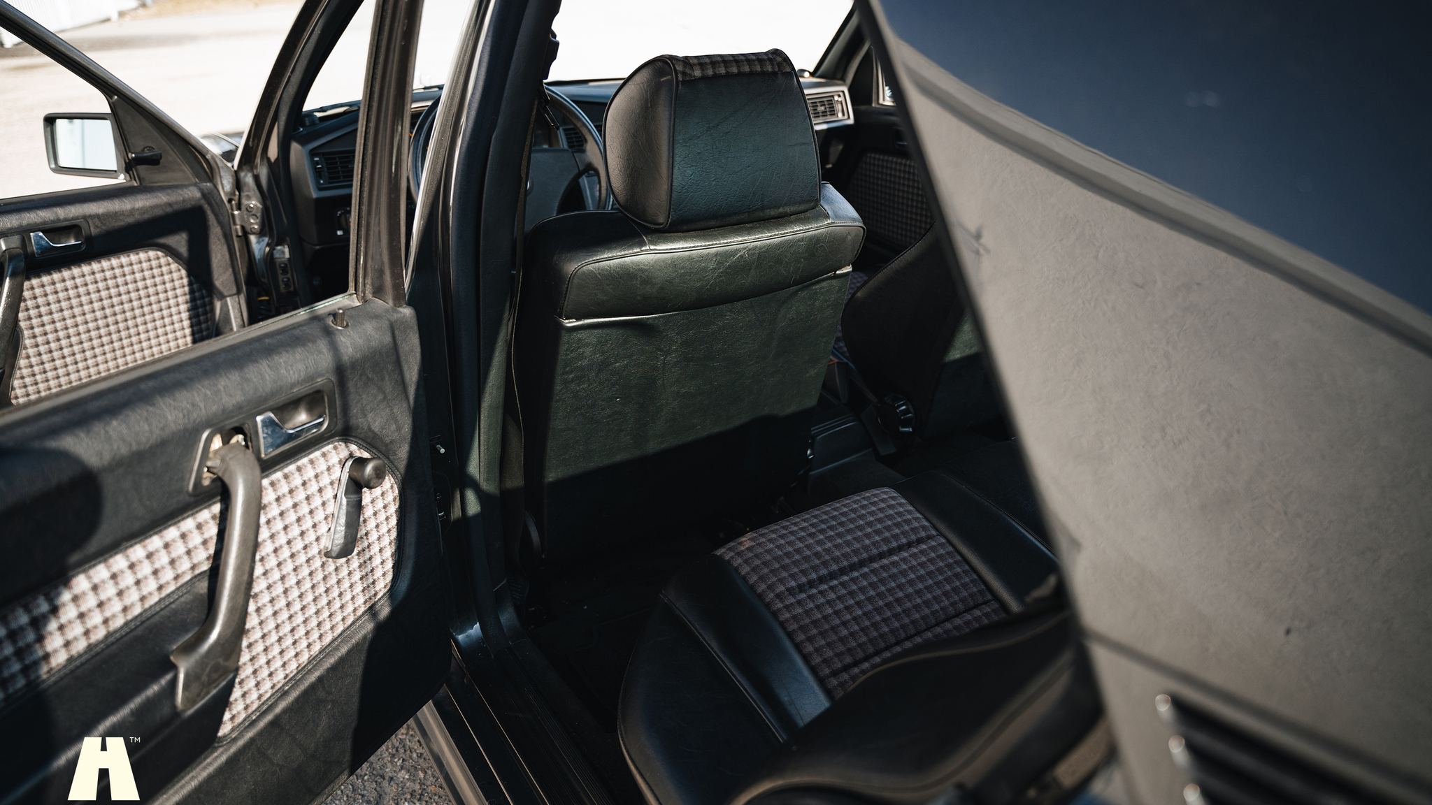 Innenraumfoto von 1992 Mercedes-Benz 190E 2.5-16 Cosworth