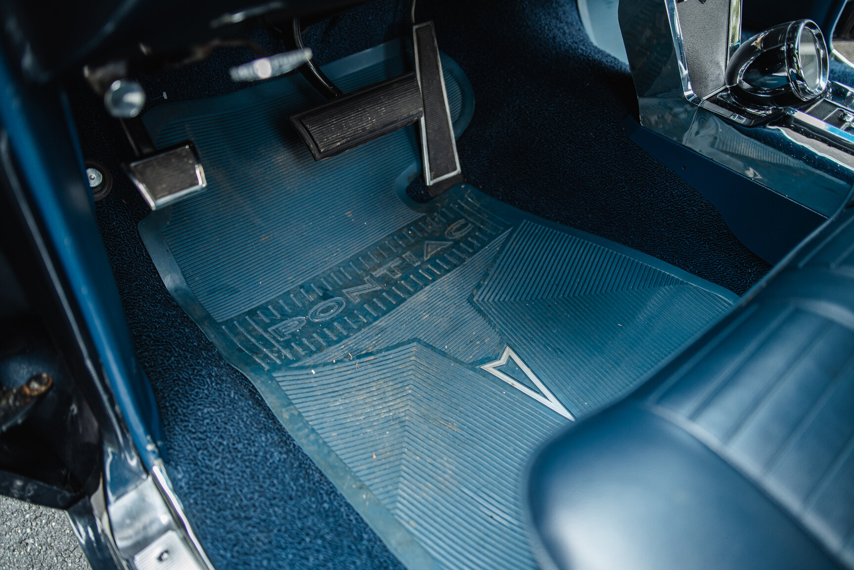 Interior image of 1965 Pontiac Catalina 421 Tripower-Pack 2+2