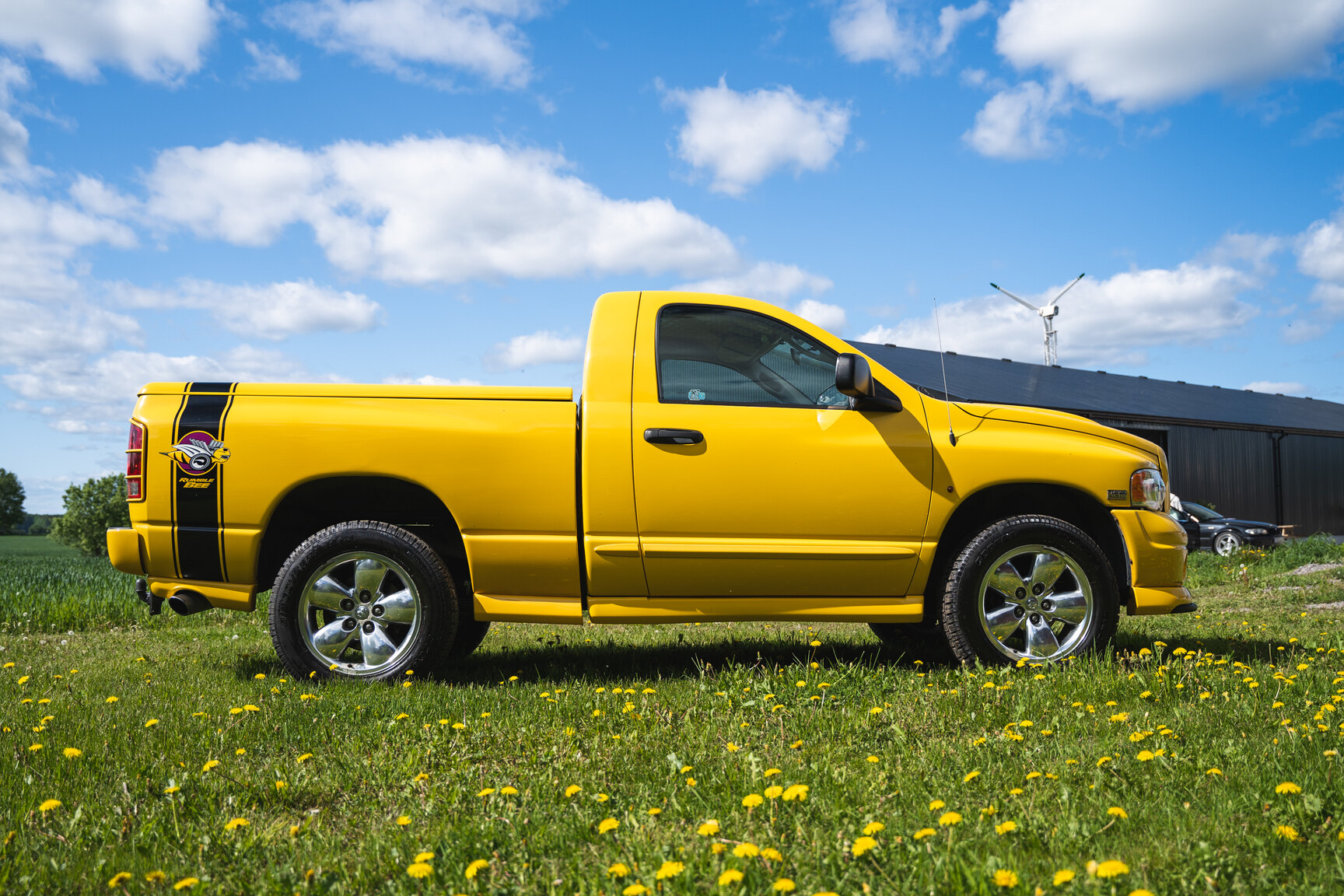 Exteriörbild på 2005 Dodge Ram 1500 Bumble Bee