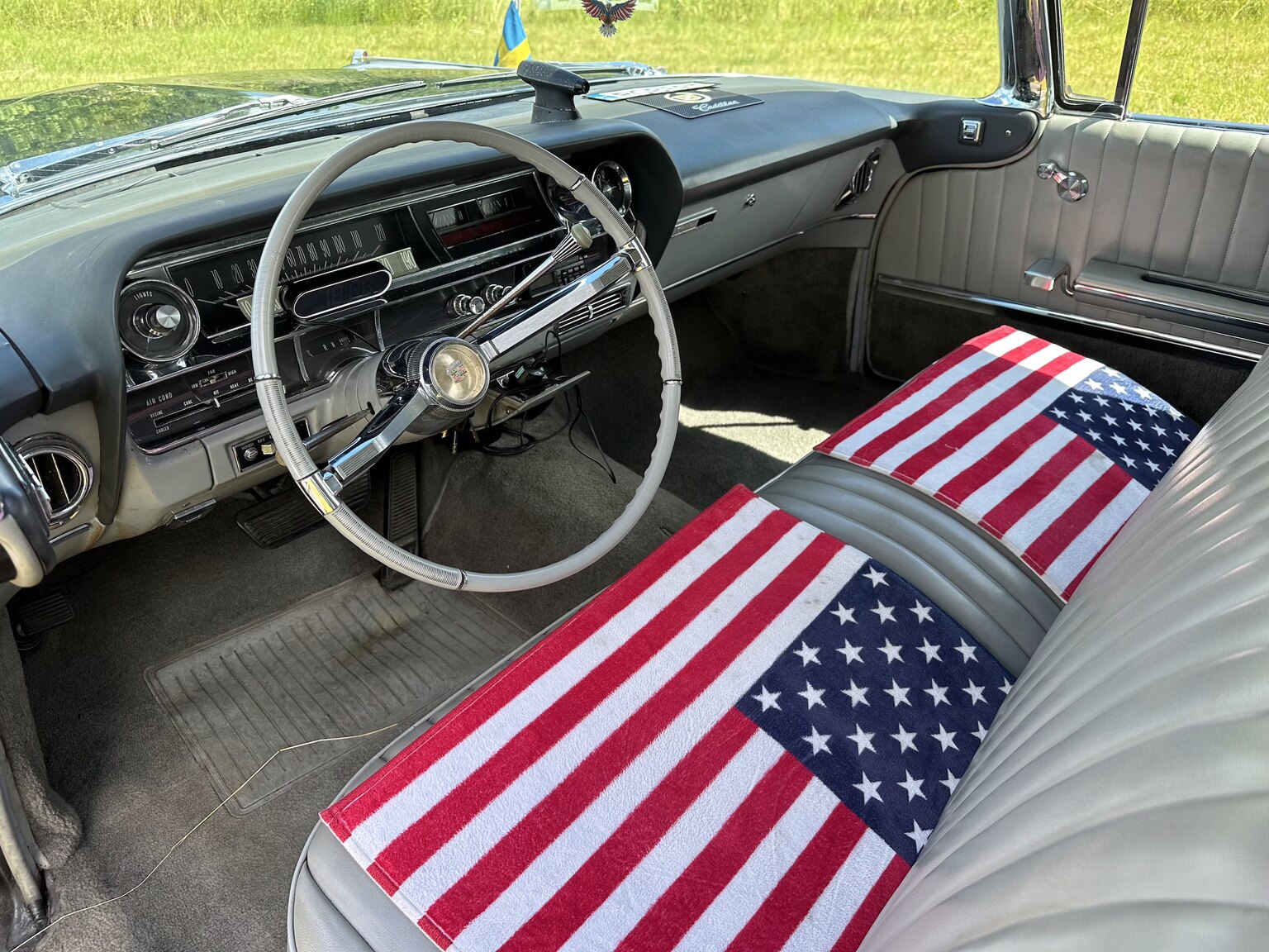Interior image of 1964 Cadillac Fleetwood Seventy-Five Limousine (1)