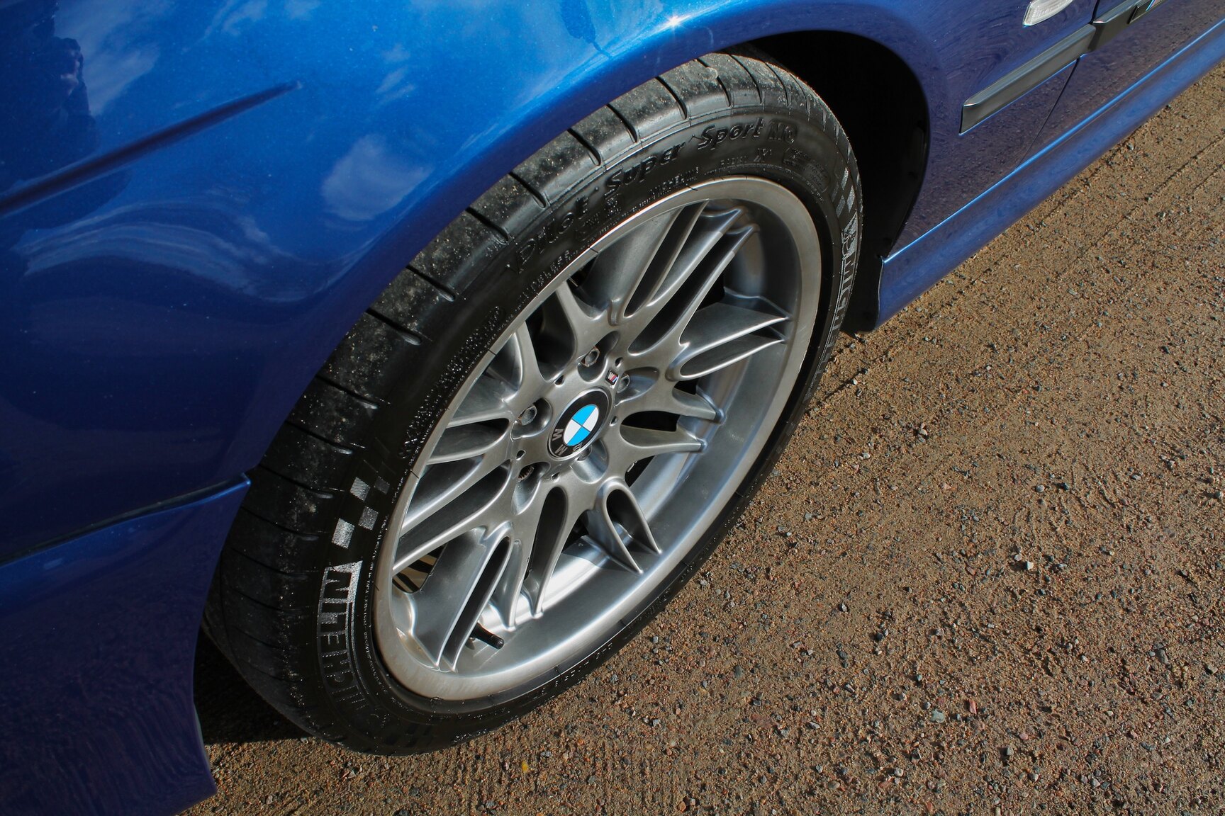 Exteriörbild på 2003 BMW M5