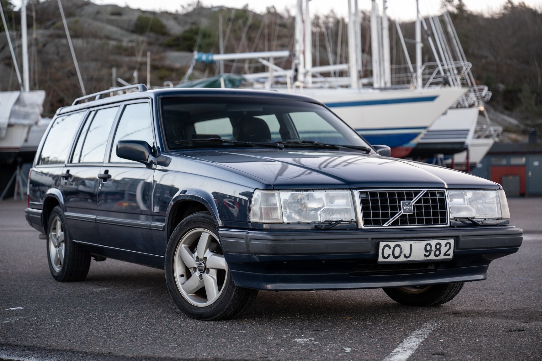 Exterior image of 1998 Volvo 940 Turbo