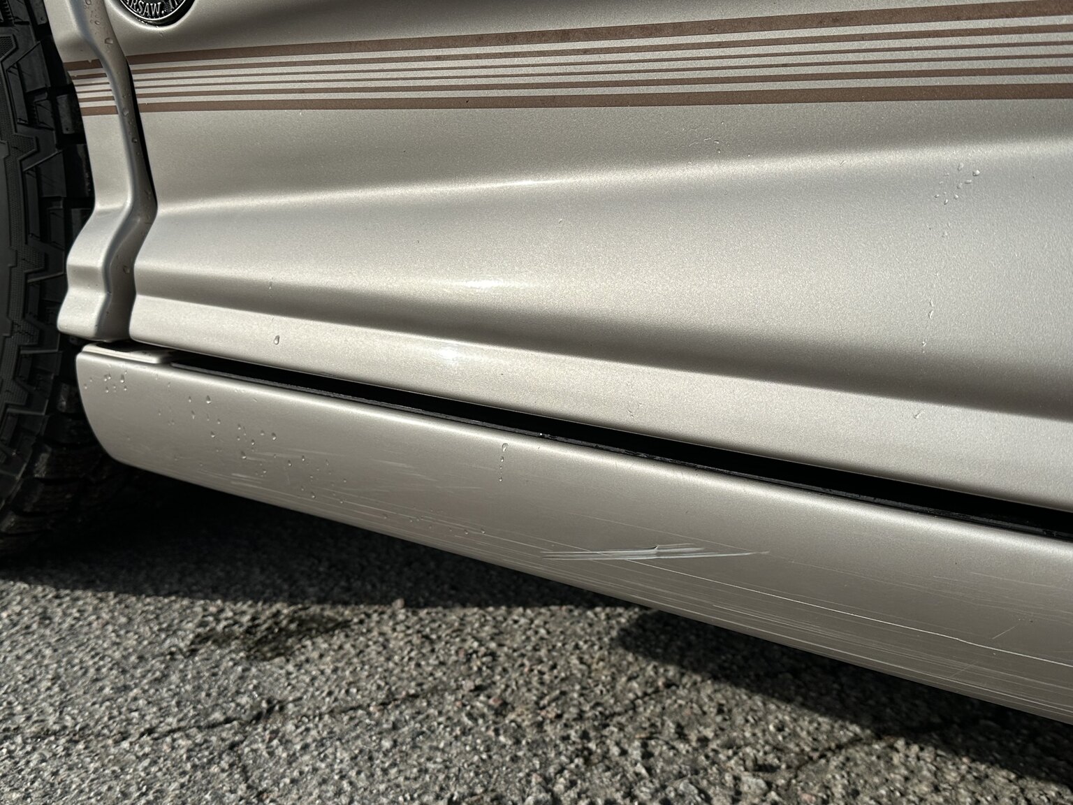 Exterior image of 2000 GMC Savana G1500 Conversion Van